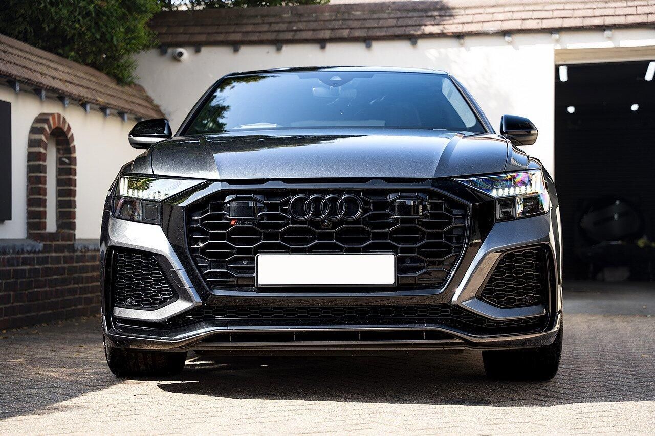 AUDI Q8 ESTATE SQ8 TFSI Quattro Vorsprung 5dr Tiptronic for sale UK - Slide 2