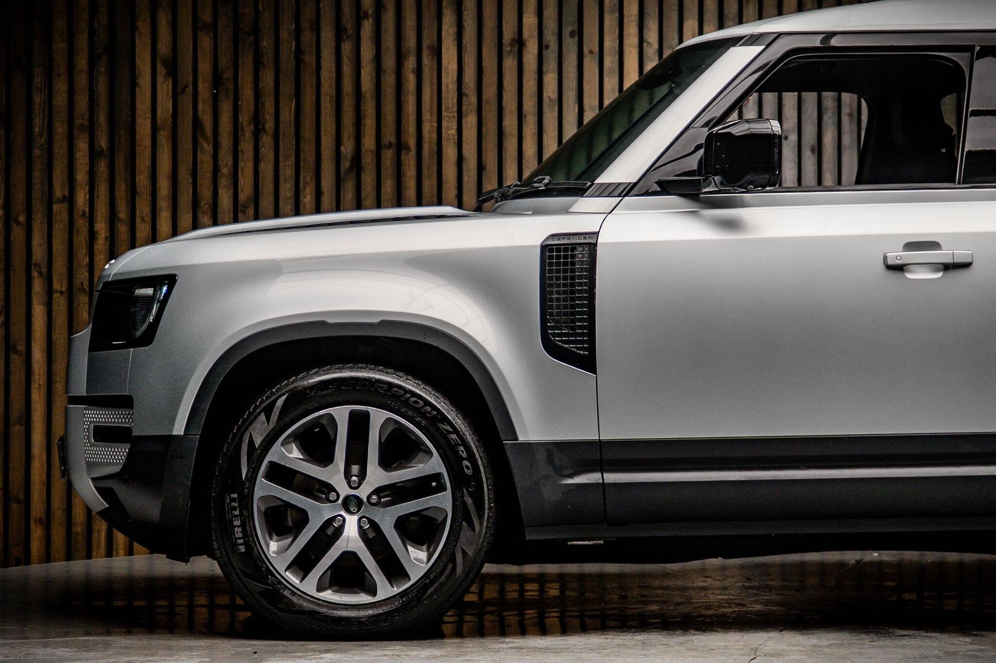 LAND ROVER DEFENDER DIESEL ESTATE 3.0 D200 S 110 5dr Auto for sale UK - Slide 9