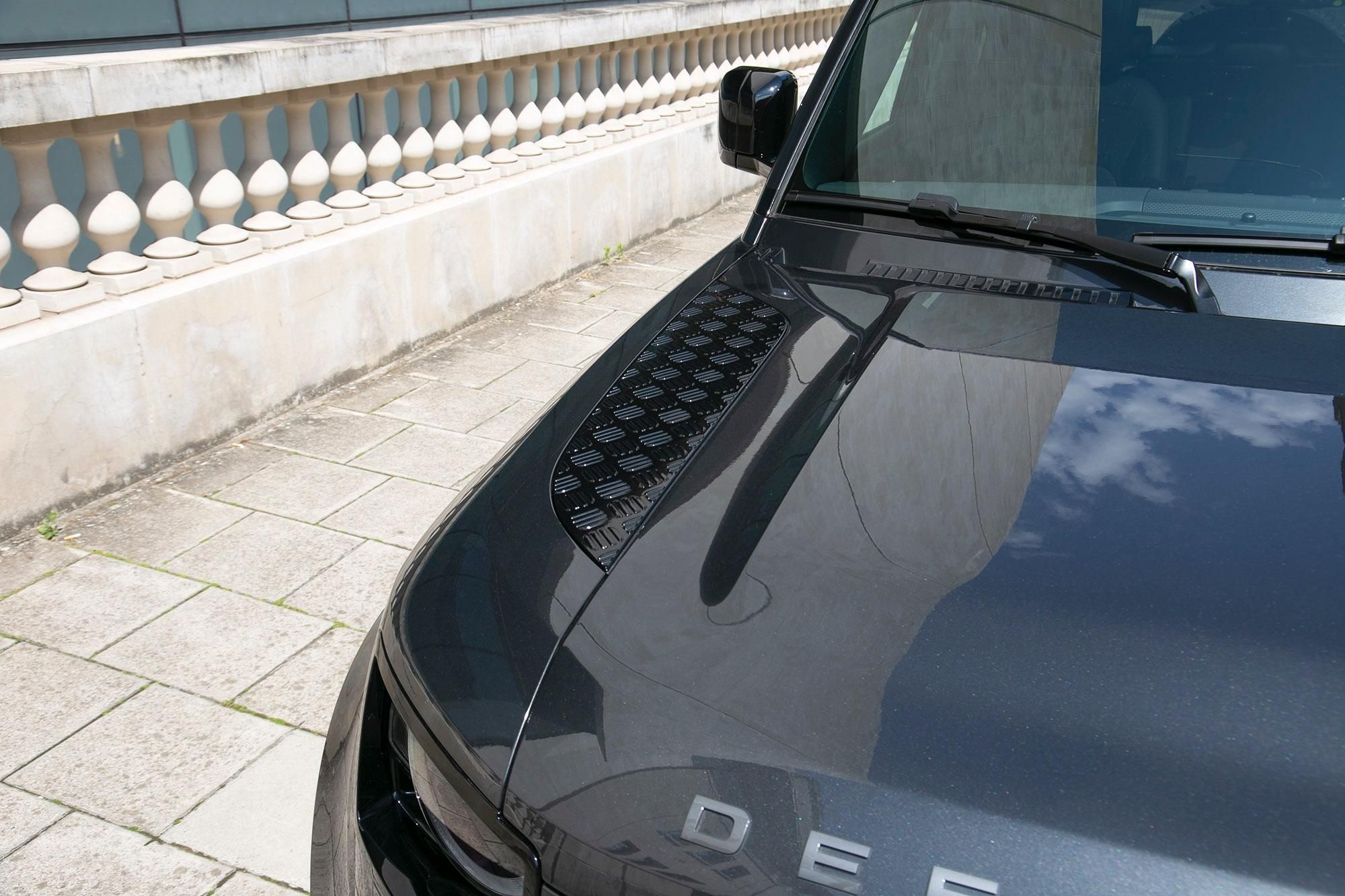 LAND ROVER DEFENDER ESTATE 5.0 P525 V8 110 5dr Auto for sale UK - Slide 6