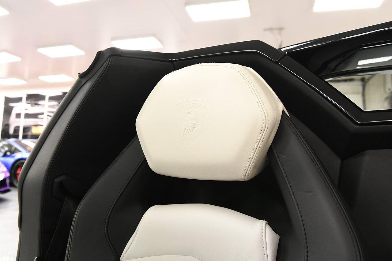 LAMBORGHINI AVENTADOR ROADSTER LP 700-4 2dr ISR for sale UK - Slide 9