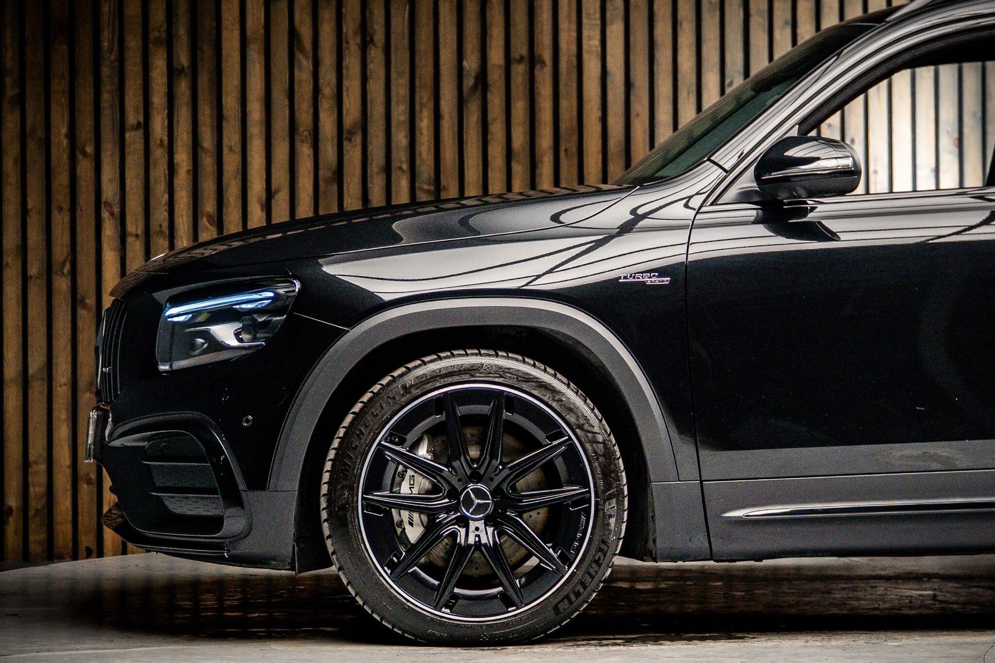 MERCEDES-BENZ GLB AMG ESTATE GLB 35 4Matic Premium Plus 5dr 8G-Tronic for sale UK - Slide 9