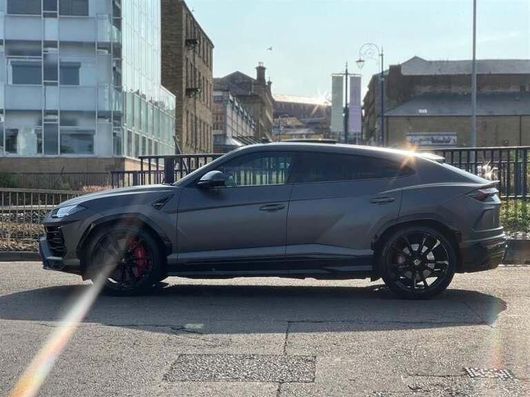 LAMBORGHINI URUS ESTATE 4.0T FSI V8 5dr Auto for sale UK - Slide 7
