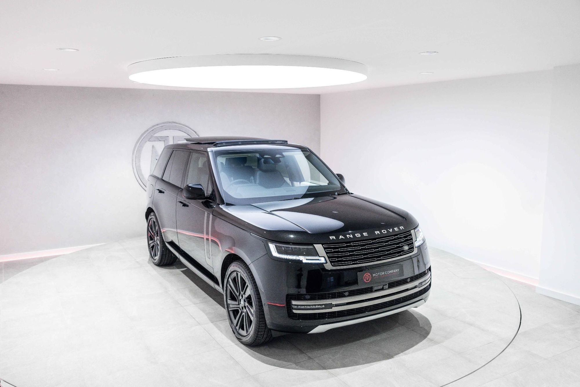 LAND ROVER RANGE ROVER DIESEL ESTATE 3.0 D300 SE 4dr Auto for sale UK - Slide 2