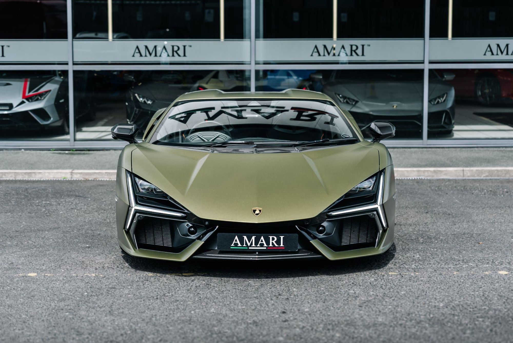 LAMBORGHINI REVUELTO COUPE 6.5 V12 1015 PHEV 2dr DCT for sale UK - Slide 7