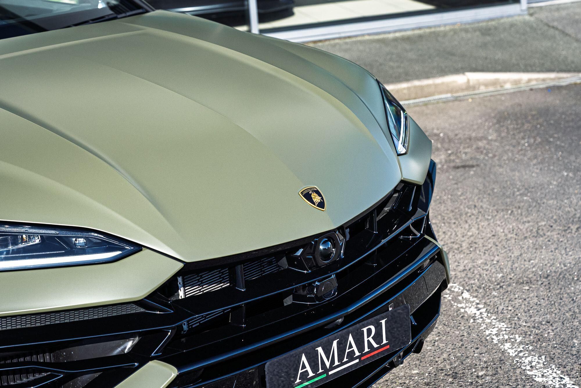 LAMBORGHINI URUS ESTATE 4.0T 25.9kWh Plug-in Hybrid FSI V8 5dr Auto for sale UK - Slide 9