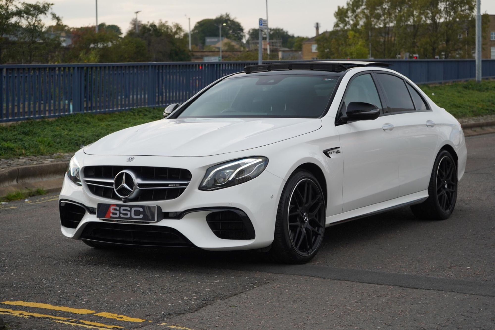 MERCEDES-BENZ E CLASS AMG SALOON E63 S 4Matic+ Premium 4dr 9G-Tronic for sale UK - Slide 7