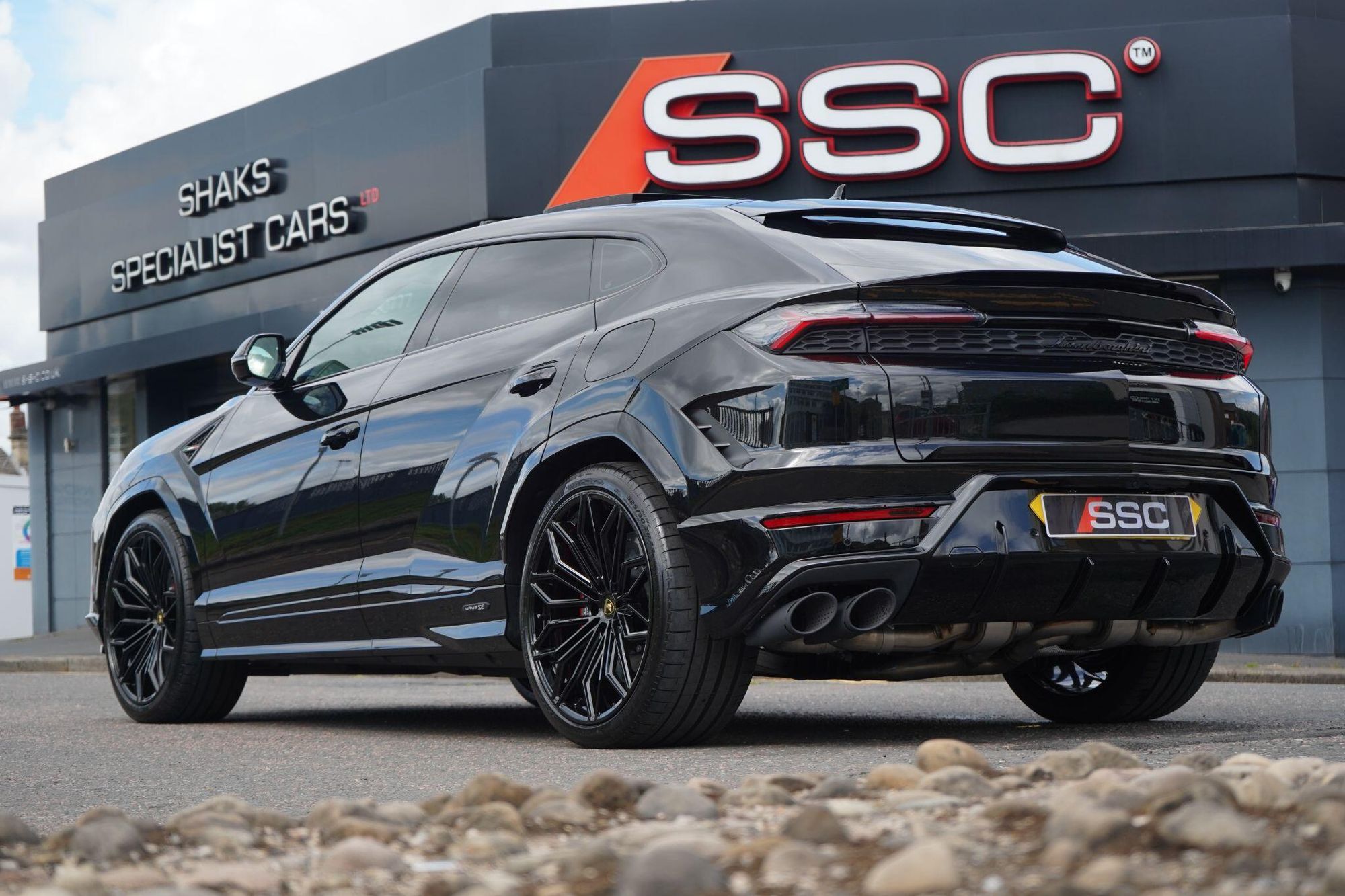 LAMBORGHINI URUS ESTATE 4.0T 25.9kWh Plug-in Hybrid FSI V8 5dr Auto for sale UK - Slide 2