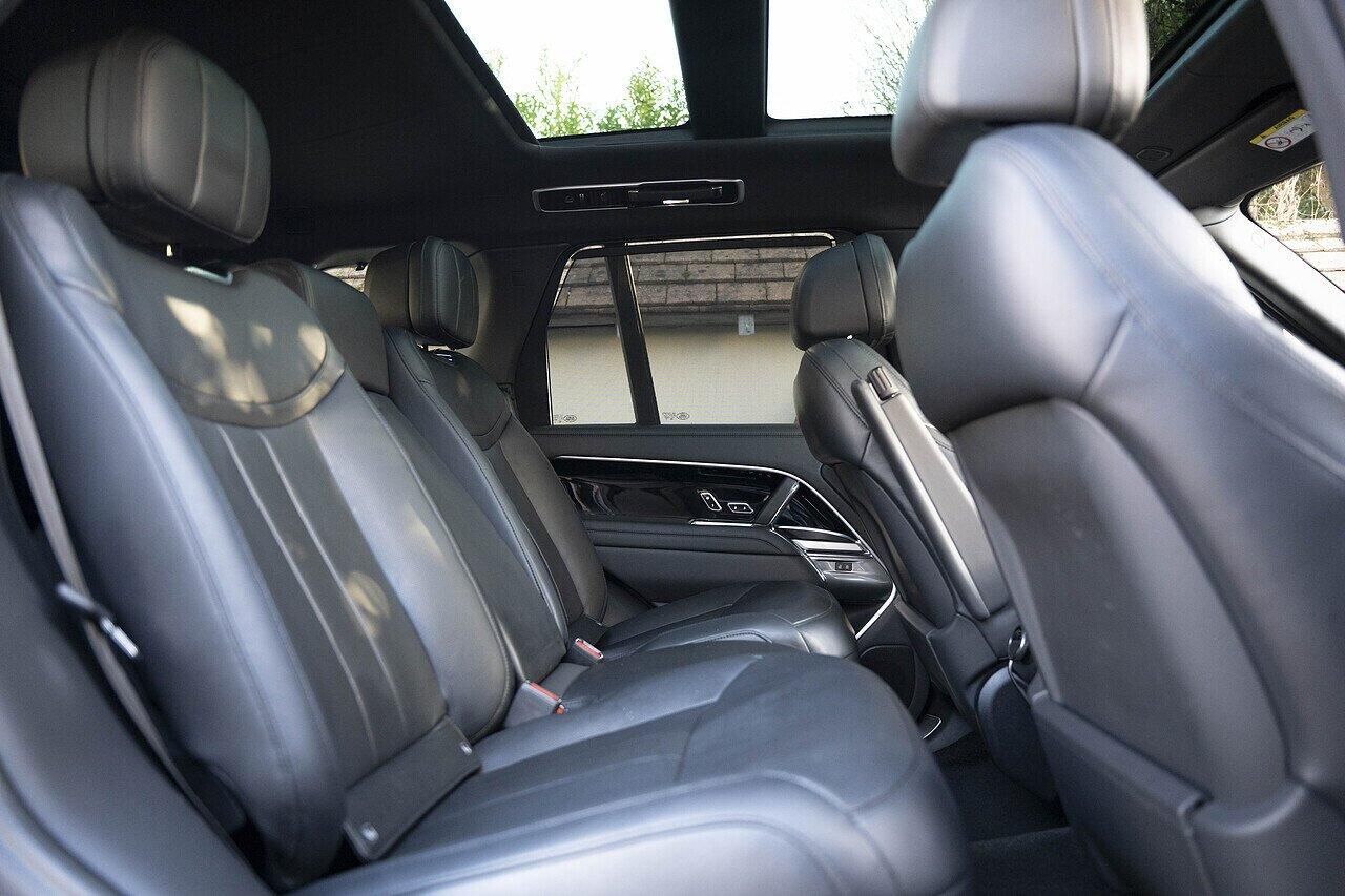 LAND ROVER RANGE ROVER DIESEL ESTATE 3.0 D300 Autobiography 4dr Auto for sale UK - Slide 10