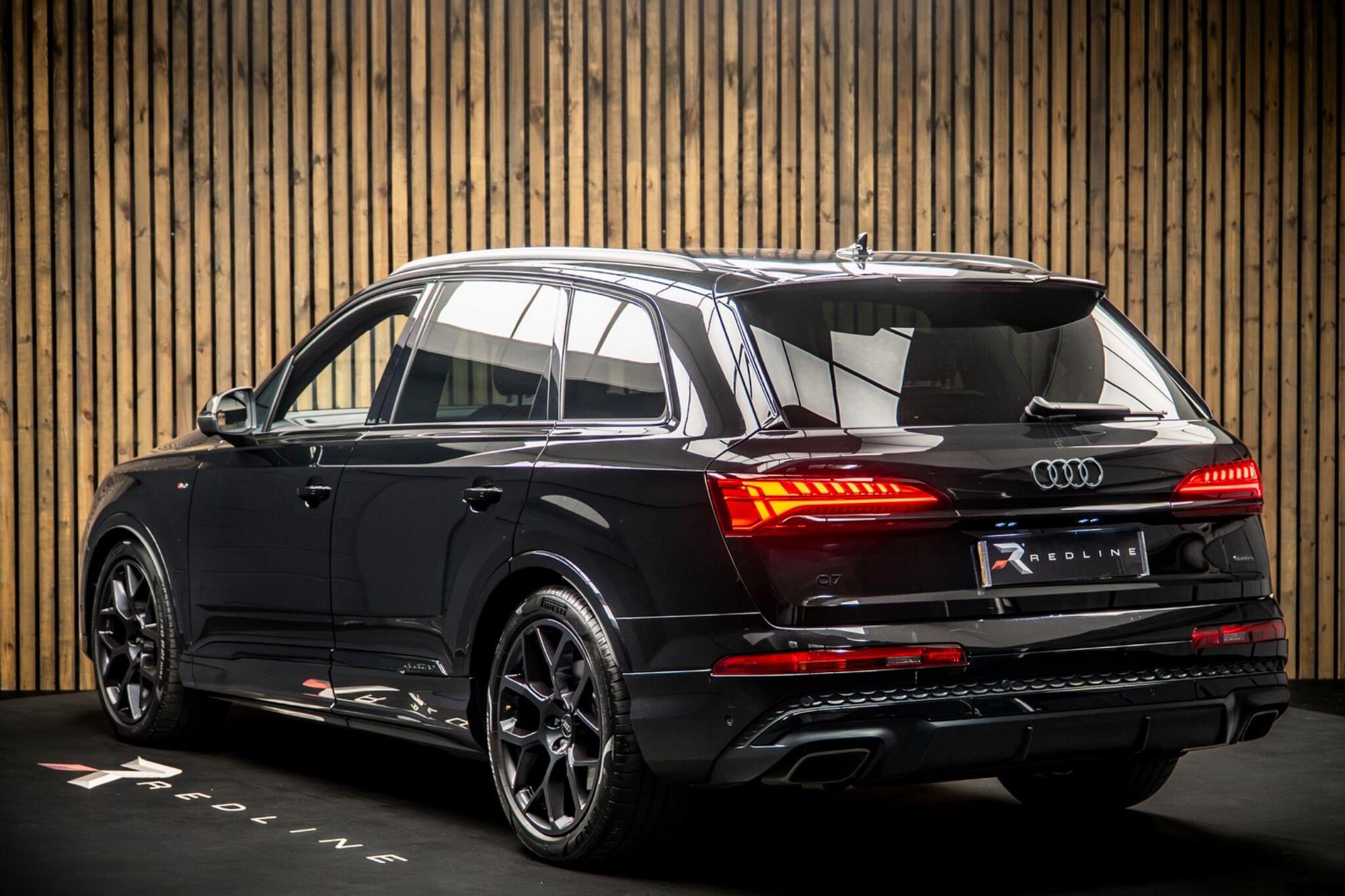 AUDI Q7 DIESEL ESTATE 45 TDI Quattro Black Edition 5dr Tiptronic for sale UK - Slide 3