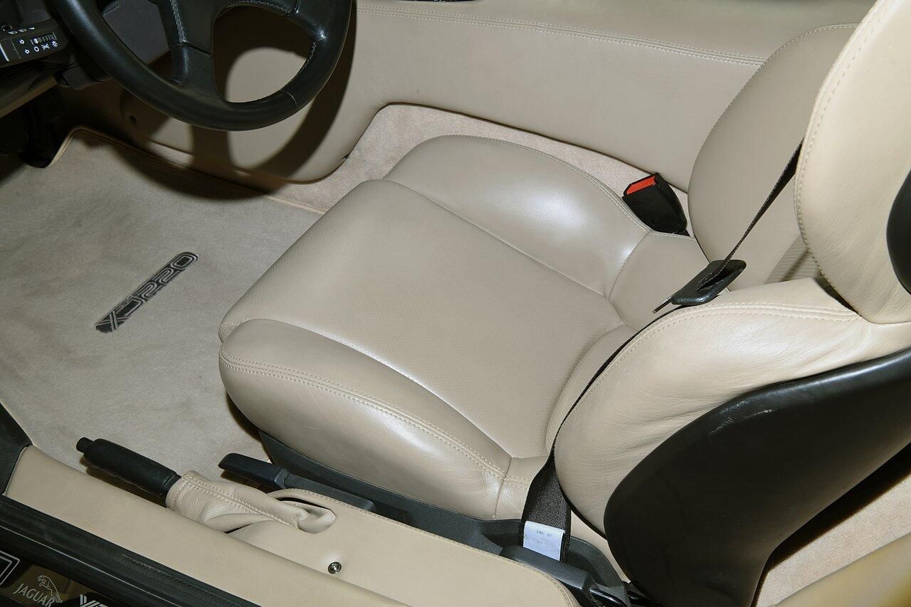 JAGUAR XJ220 COUPE 3.5 2dr for sale UK - Slide 6