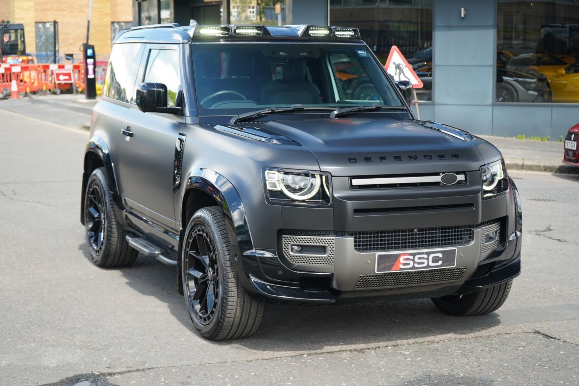 LAND ROVER DEFENDER DIESEL ESTATE 3.0 D250 X-Dynamic HSE 90 3dr Auto for sale UK - Slide 5