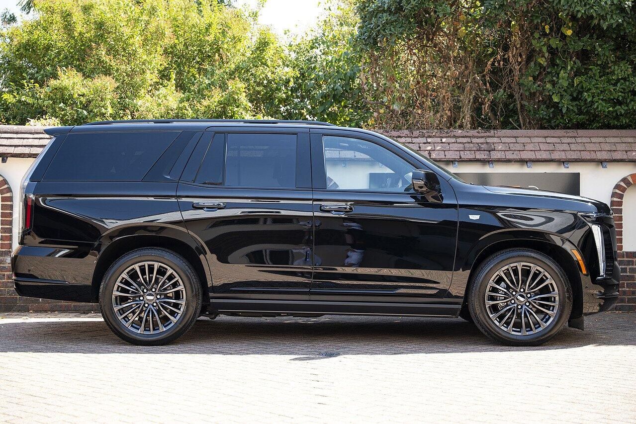 CADILLAC ESCALADE STATION WAGON 6.2 V8 Sport Platinum 5dr Auto for sale UK - Slide 3
