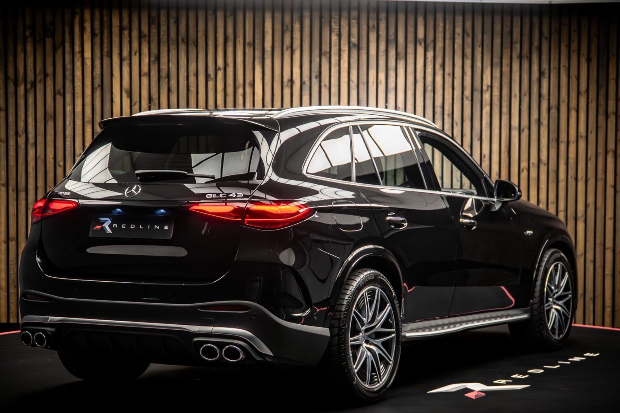 MERCEDES-BENZ GLC ESTATE GLC 300 4Matic AMG Line Premium Plus 5dr 9G-Tronic for sale UK - Slide 4
