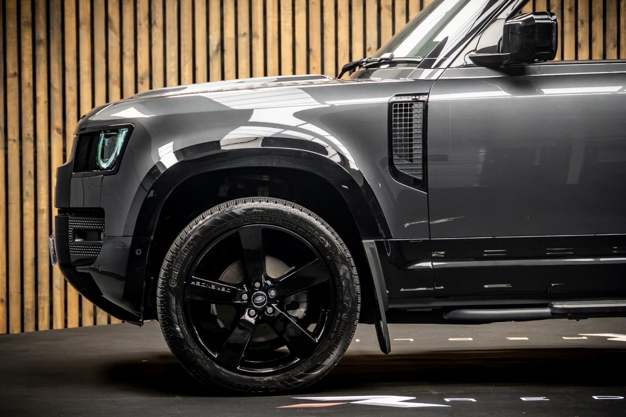 LAND ROVER DEFENDER DIESEL ESTATE 3.0 D250 X-Dynamic HSE 90 3dr Auto for sale UK - Slide 9