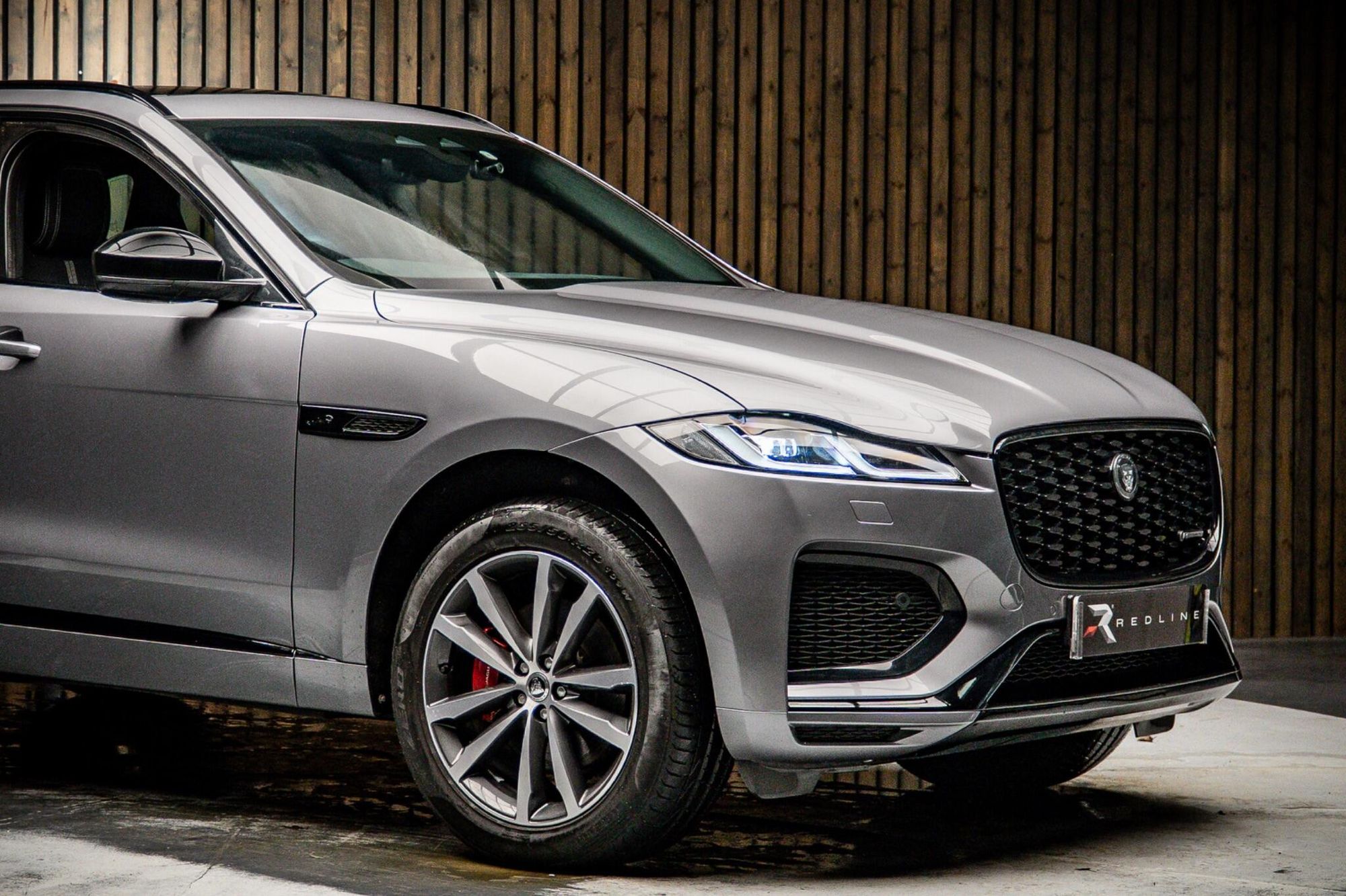 JAGUAR F-PACE DIESEL ESTATE 2.0 D200 R-Dynamic SE Black 5dr Auto AWD for sale UK - Slide 10