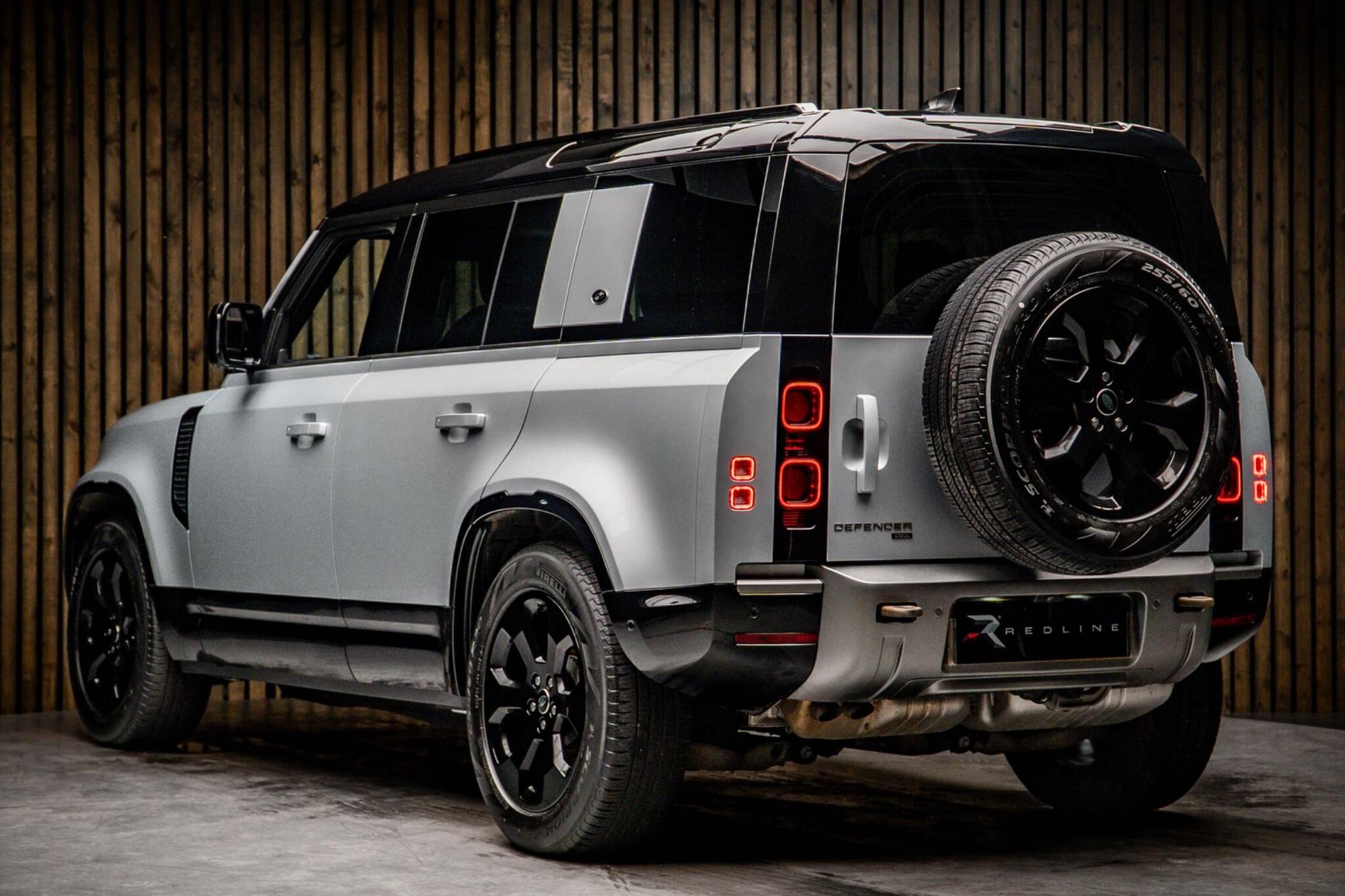 LAND ROVER DEFENDER DIESEL ESTATE 3.0 D250 X-Dynamic HSE 110 5dr Auto for sale UK - Slide 3