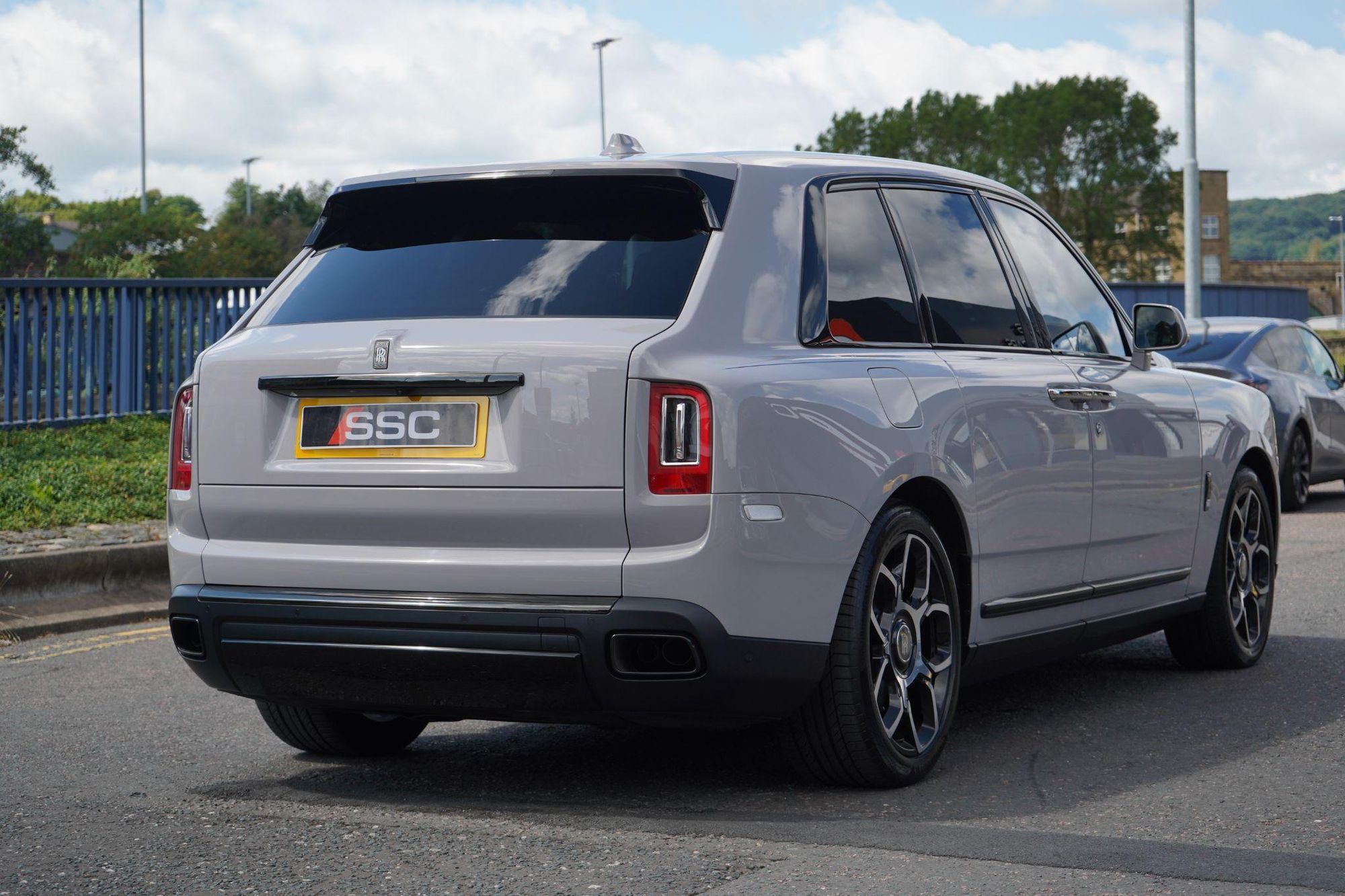 ROLLS-ROYCE CULLINAN ESTATE Black Badge 5dr Auto for sale UK - Slide 10