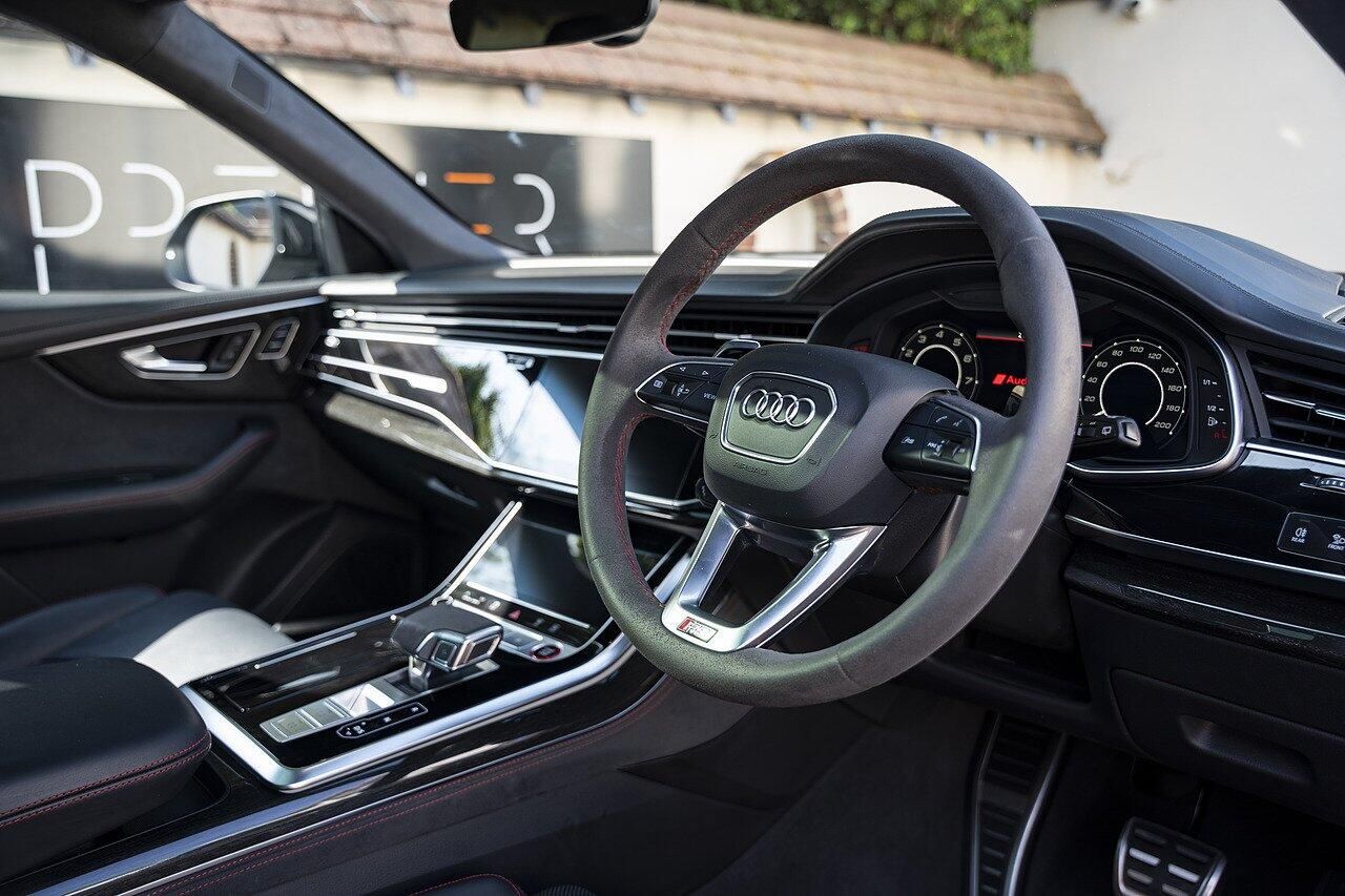 AUDI Q8 ESTATE SQ8 TFSI Quattro Vorsprung 5dr Tiptronic for sale UK - Slide 8