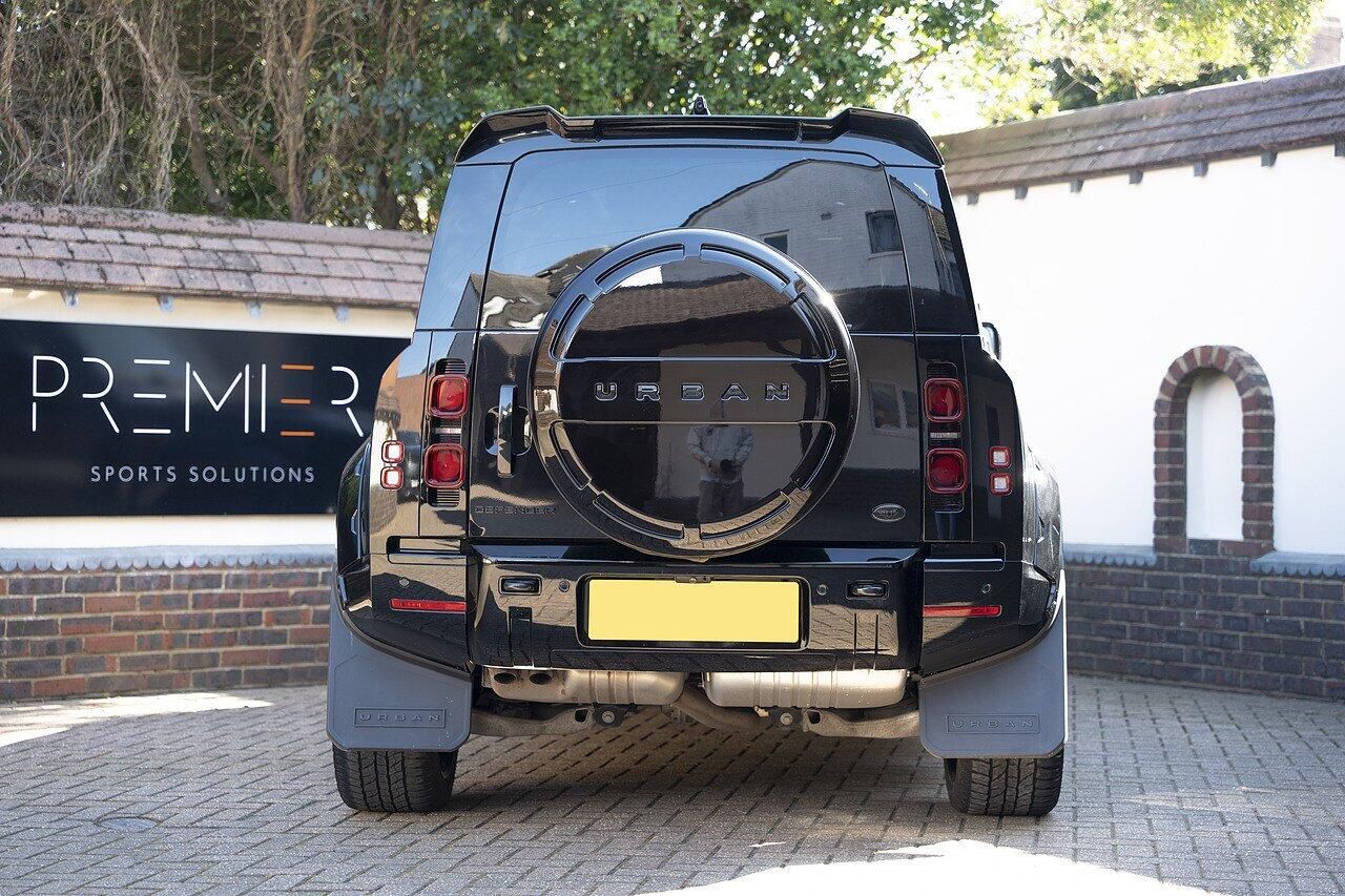 LAND ROVER DEFENDER DIESEL ESTATE 3.0 D300 X-Dynamic HSE 110 5dr Auto for sale UK - Slide 5