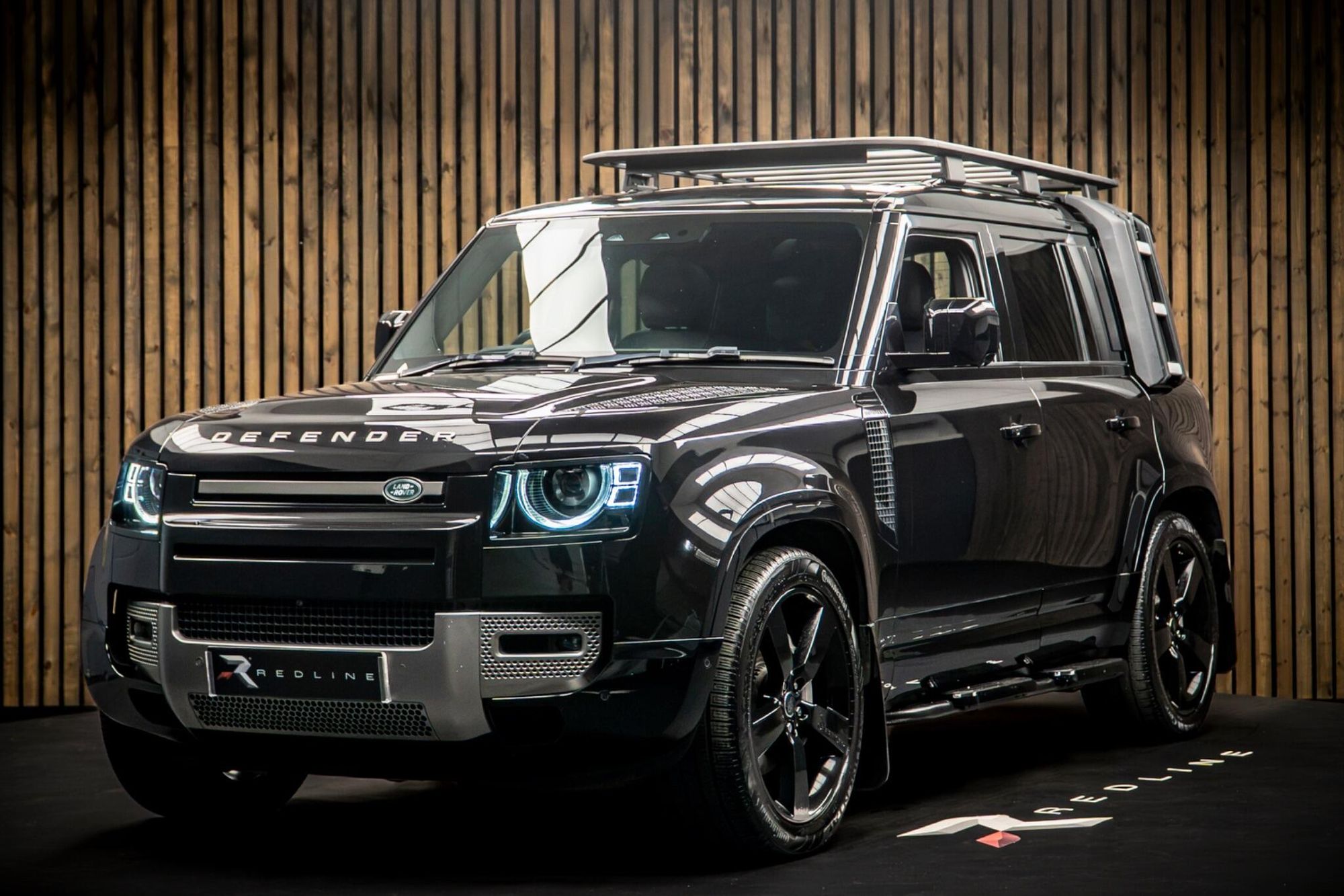 LAND ROVER DEFENDER DIESEL ESTATE 3.0 D300 X-Dynamic SE 110 5dr Auto for sale UK - Slide 8