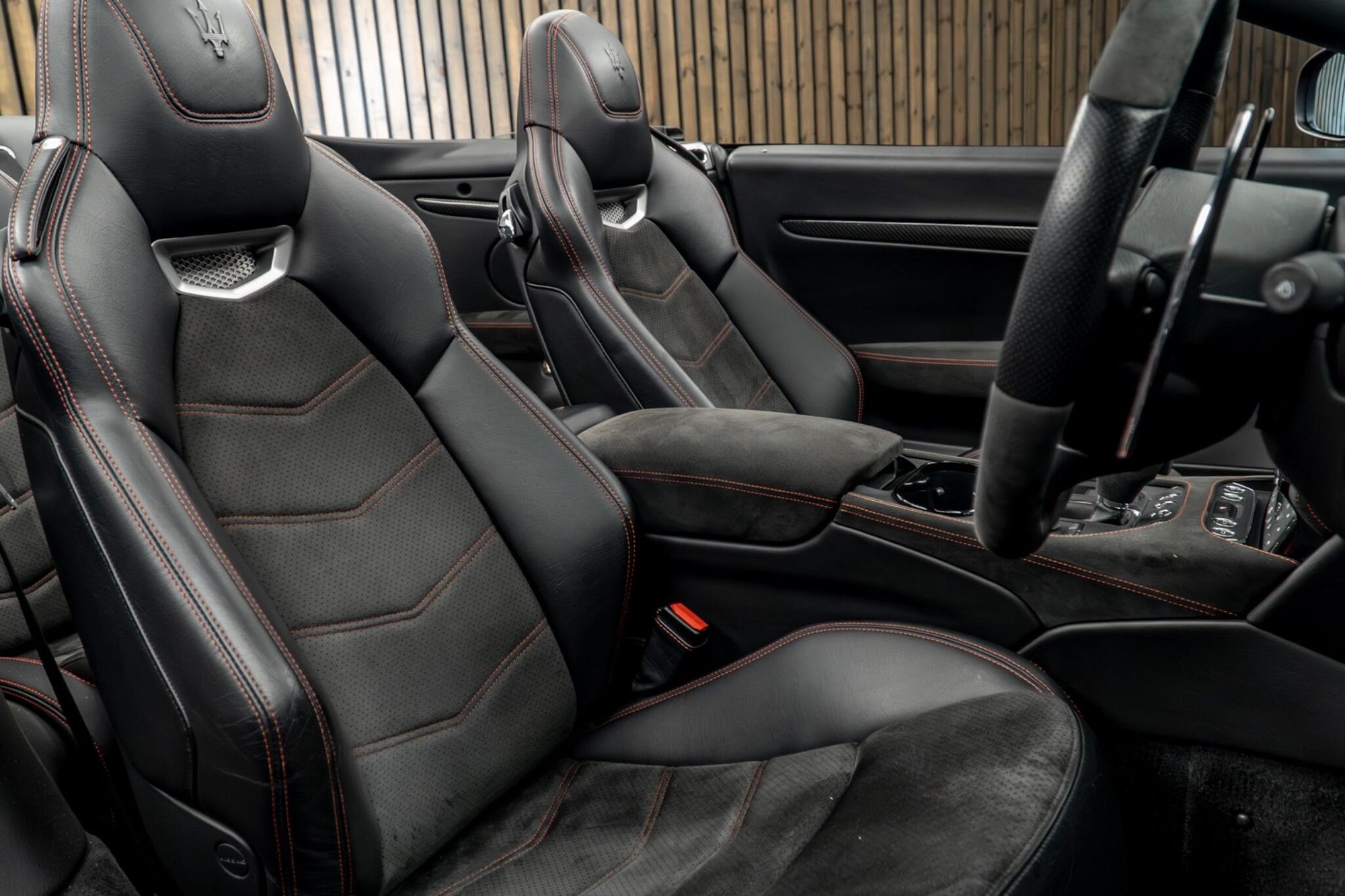 MASERATI GRANCABRIO CONVERTIBLE V8 MC 2dr MC Shift for sale UK - Slide 2