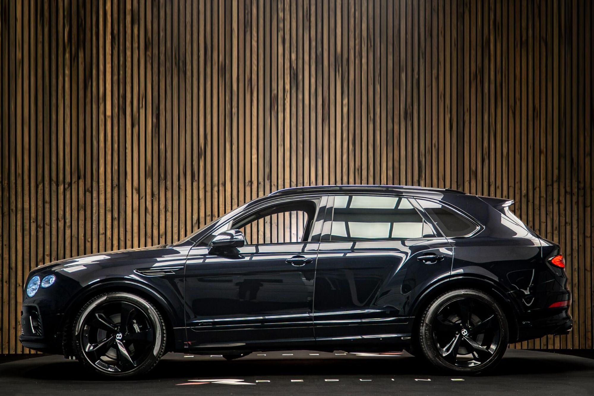 BENTLEY BENTAYGA ESTATE 4.0 V8 Azure 5dr Auto for sale UK - Slide 6