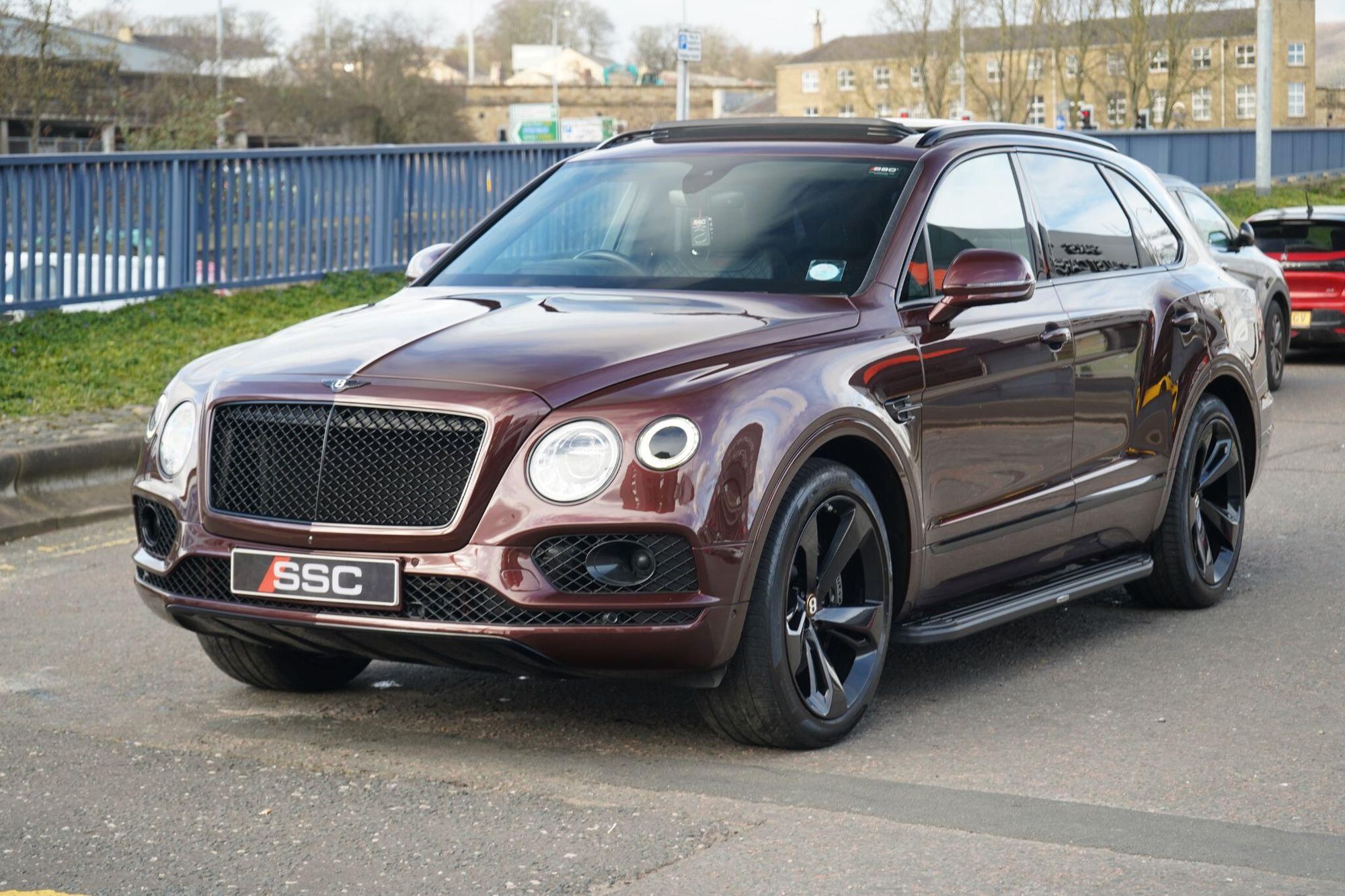 BENTLEY BENTAYGA ESTATE 4.0 V8 5dr Auto for sale UK - Slide 7