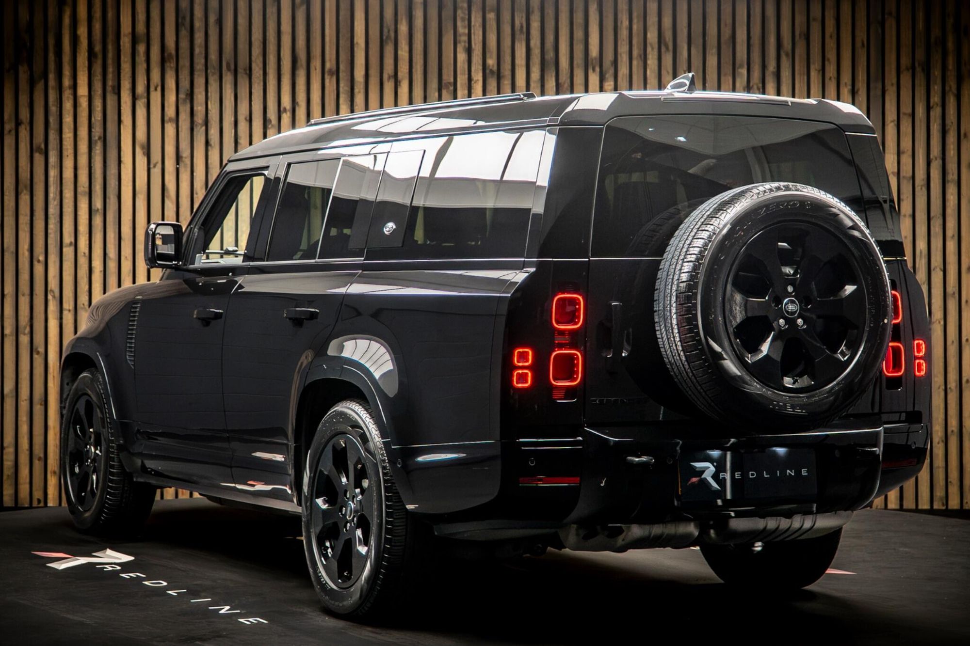 LAND ROVER DEFENDER DIESEL ESTATE 3.0 D350 X-Dynamic HSE 130 5dr Auto for sale UK - Slide 3