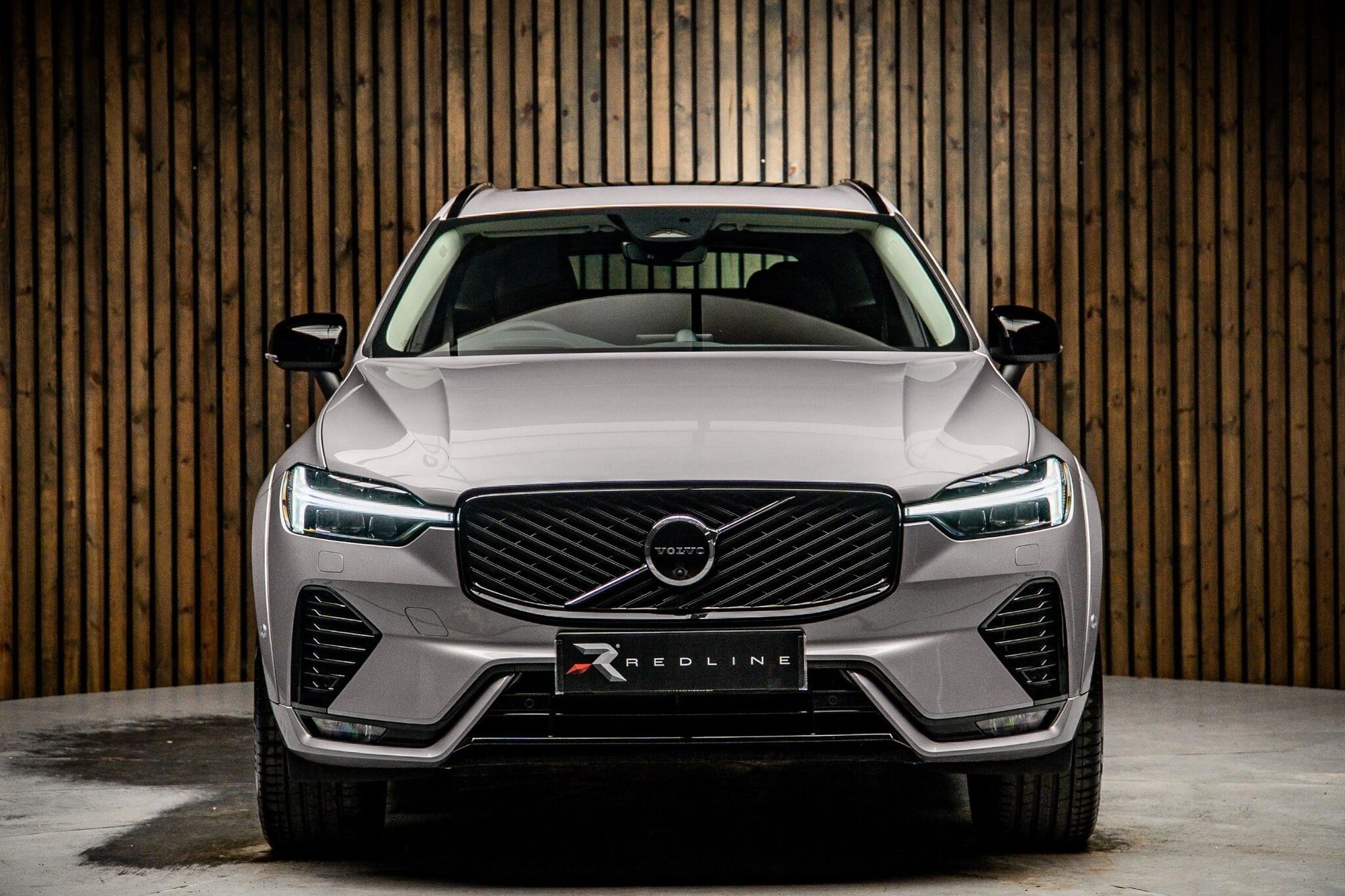 VOLVO XC60 ESTATE 2.0 B5P Ultra Dark 5dr AWD Geartronic for sale UK - Slide 5