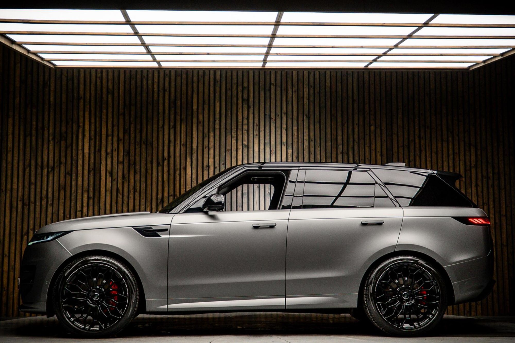 LAND ROVER RANGE ROVER SPORT DIESEL ESTATE 3.0 D350 First Edition 5dr Auto for sale UK - Slide 7