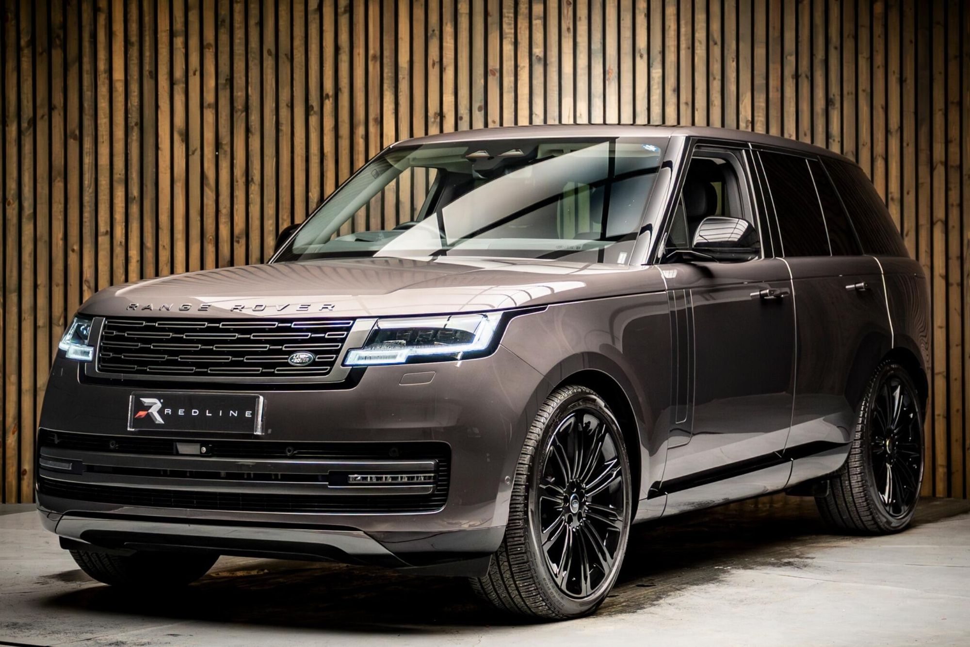 LAND ROVER RANGE ROVER DIESEL ESTATE 3.0 D300 HSE 4dr Auto for sale UK - Slide 8