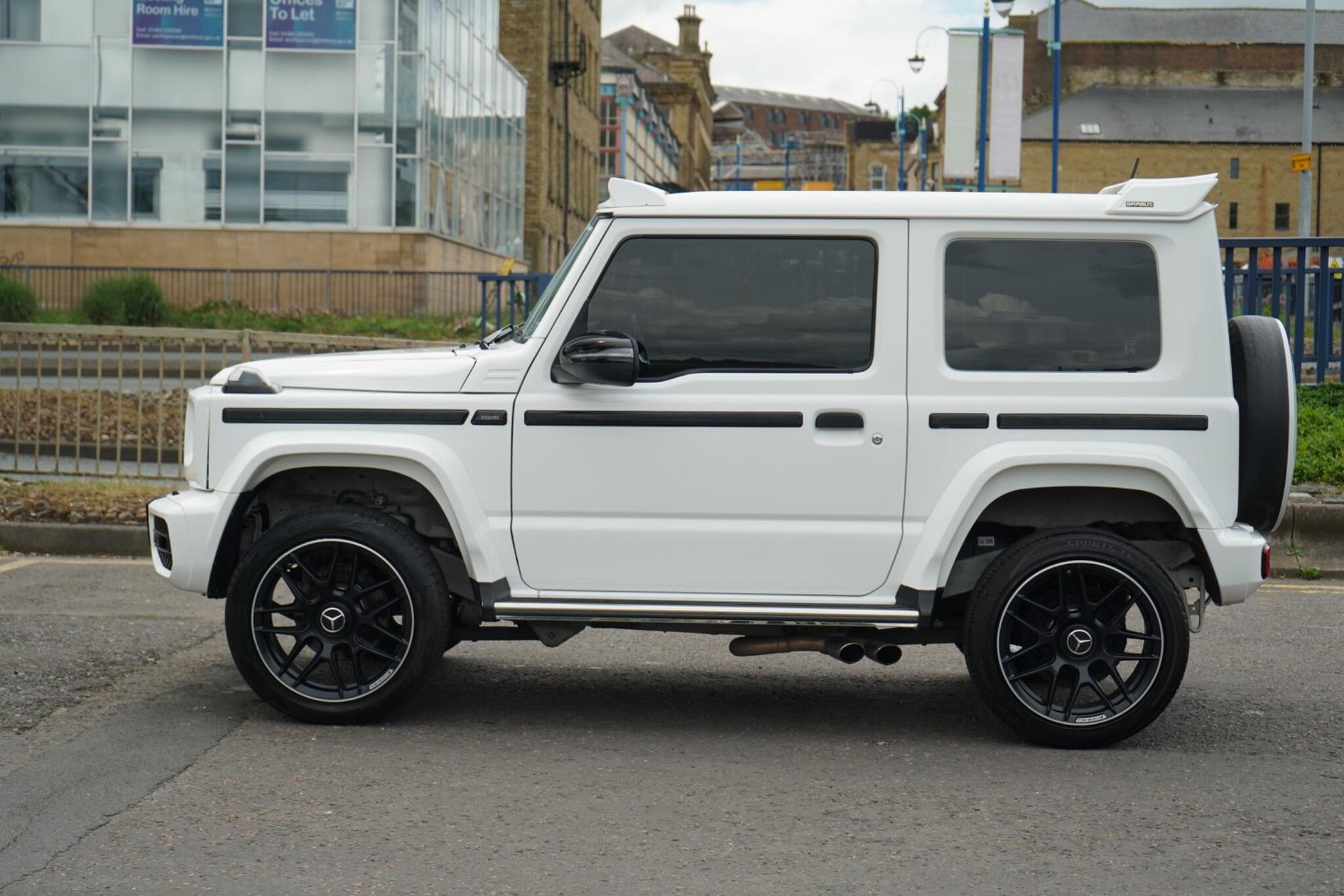 SUZUKI JIMNY ESTATE 1.5 SZ5 ALLGRIP Auto 3dr for sale UK - Slide 9