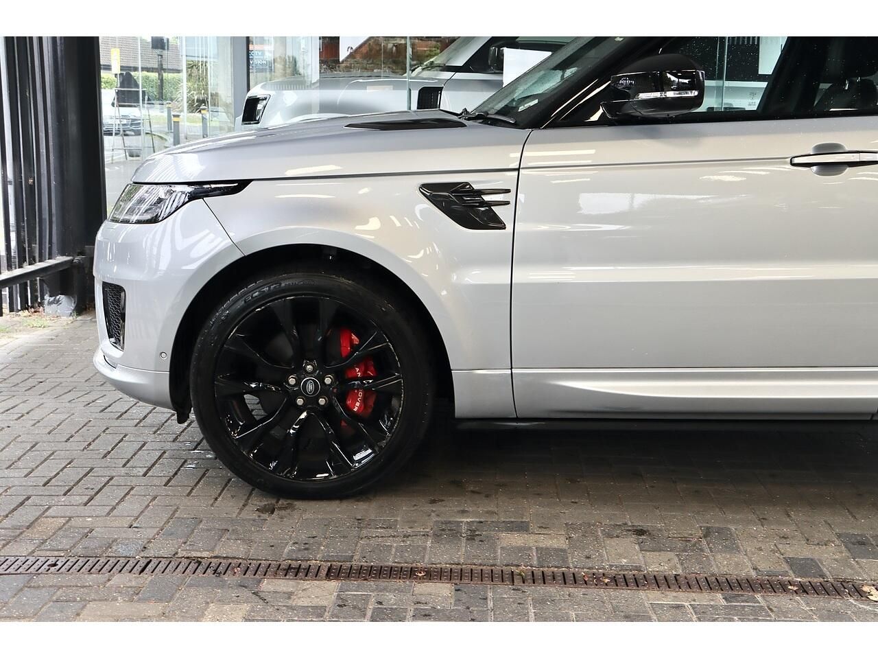 LAND ROVER RANGE ROVER SPORT ESTATE 3.0 P400 HST 5dr Auto for sale UK - Slide 10