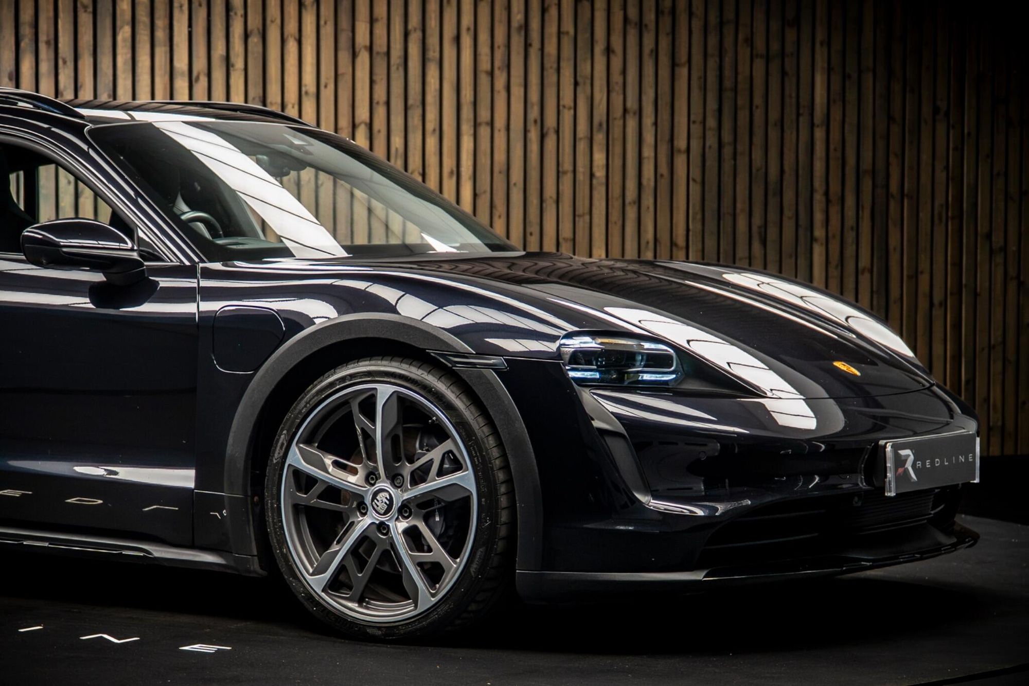 PORSCHE TAYCAN CROSS TURISMO 420kW 4S 93kWh 5dr Auto for sale UK - Slide 10