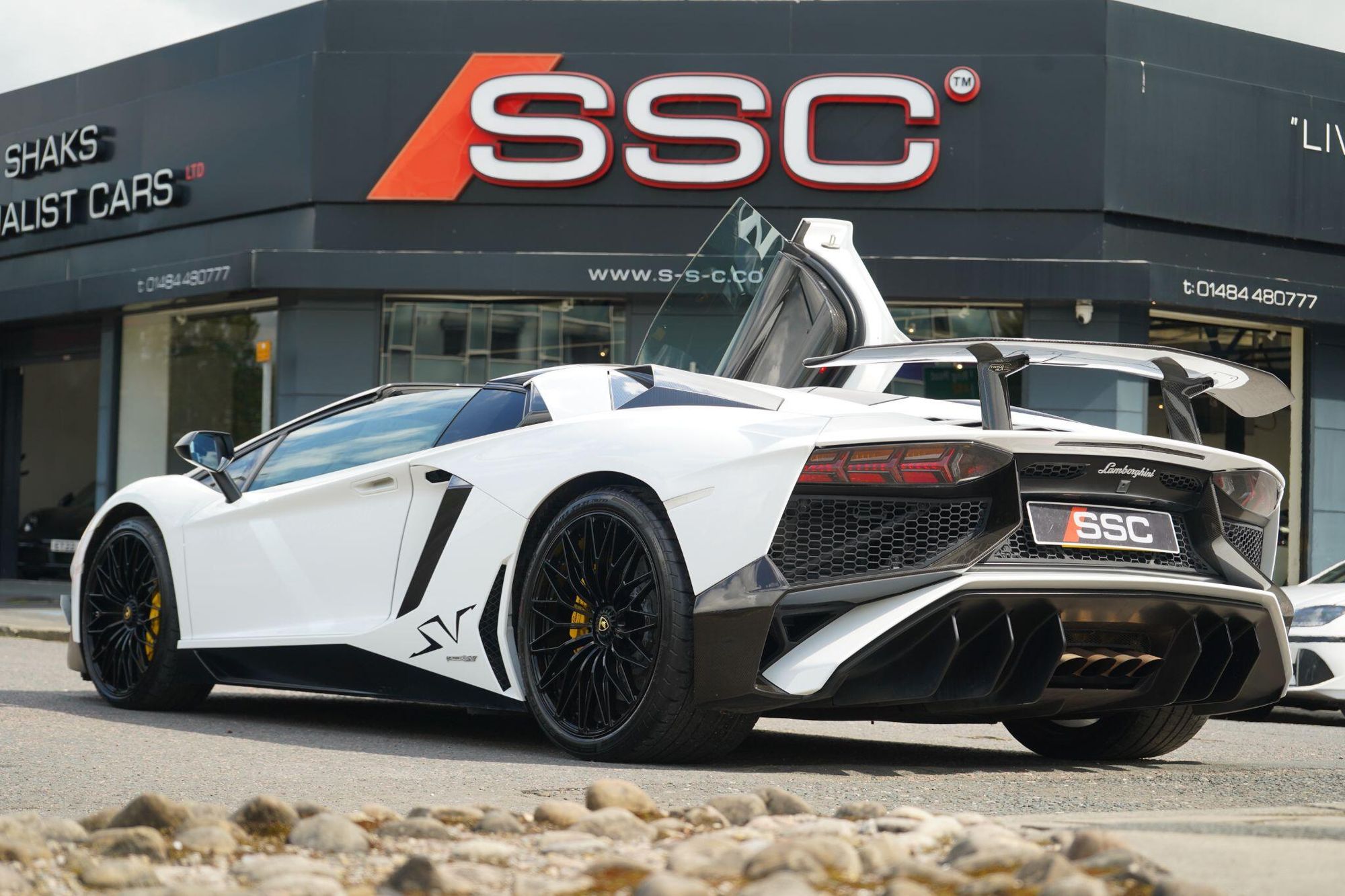 LAMBORGHINI AVENTADOR ROADSTER LP 750-4 Superveloce 2dr ISR for sale UK - Slide 2