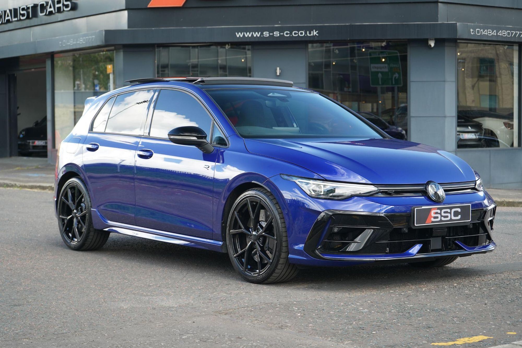 VOLKSWAGEN GOLF HATCHBACK 2.0 TSI 333 R Black Edition 4Motion 5dr DSG for sale UK - Slide 4