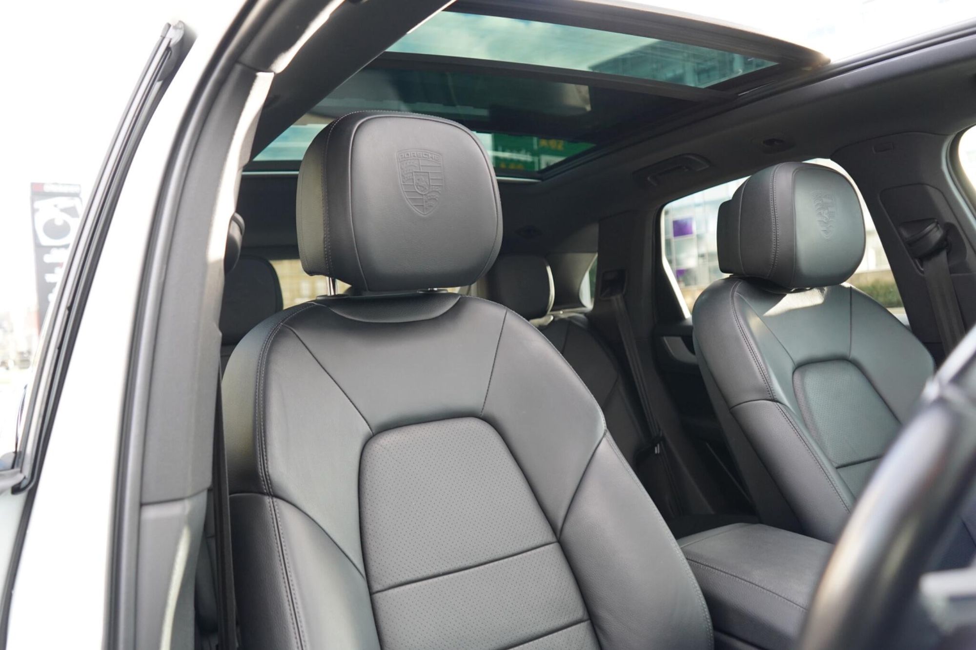 Porsche Cayenne 3.0 V6 Black Edition Tiptronic S 5 Door Auto for sale UK - Slide 3