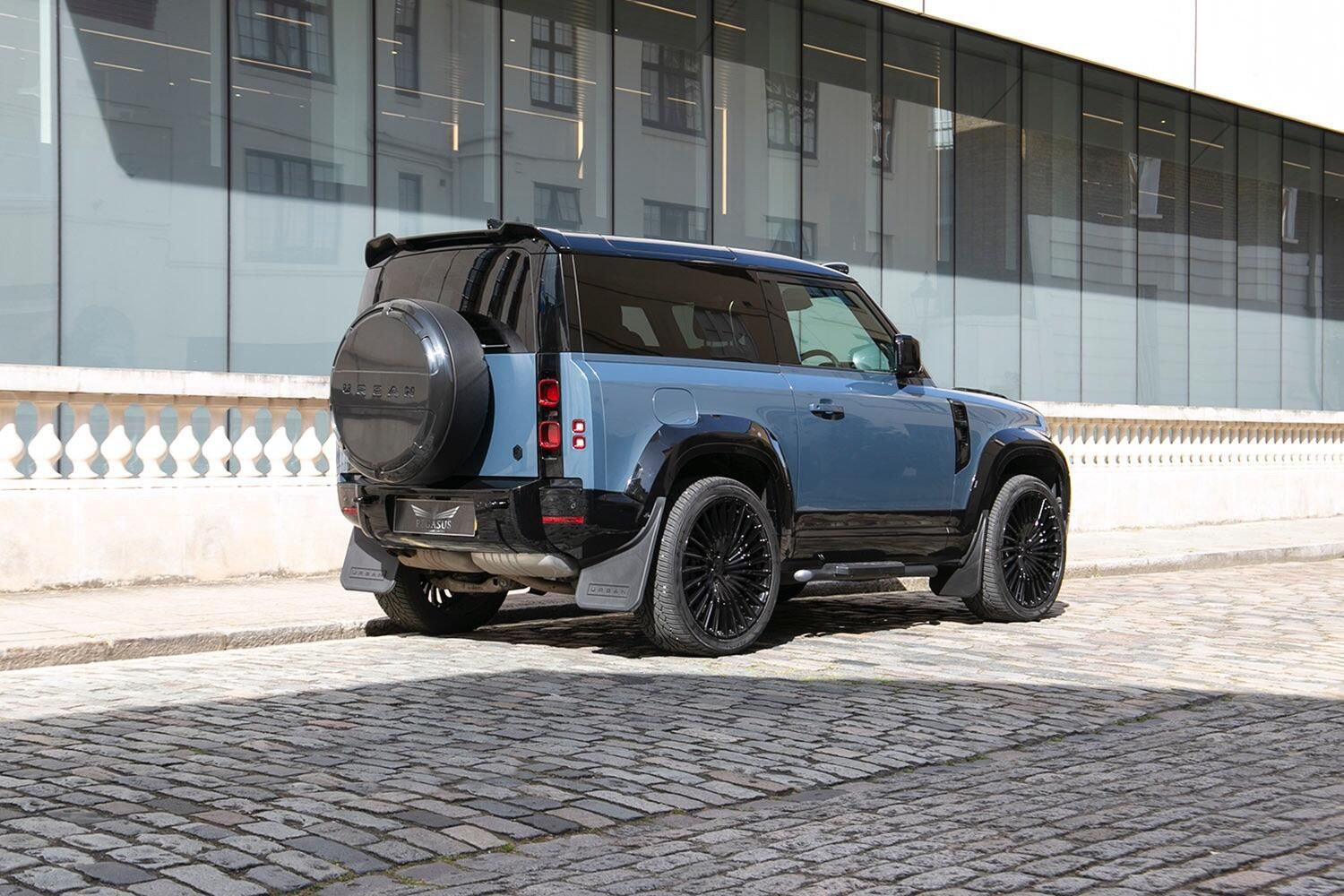 LAND ROVER DEFENDER DIESEL ESTATE 3.0 D250 X-Dynamic HSE 90 3dr Auto for sale UK - Slide 5