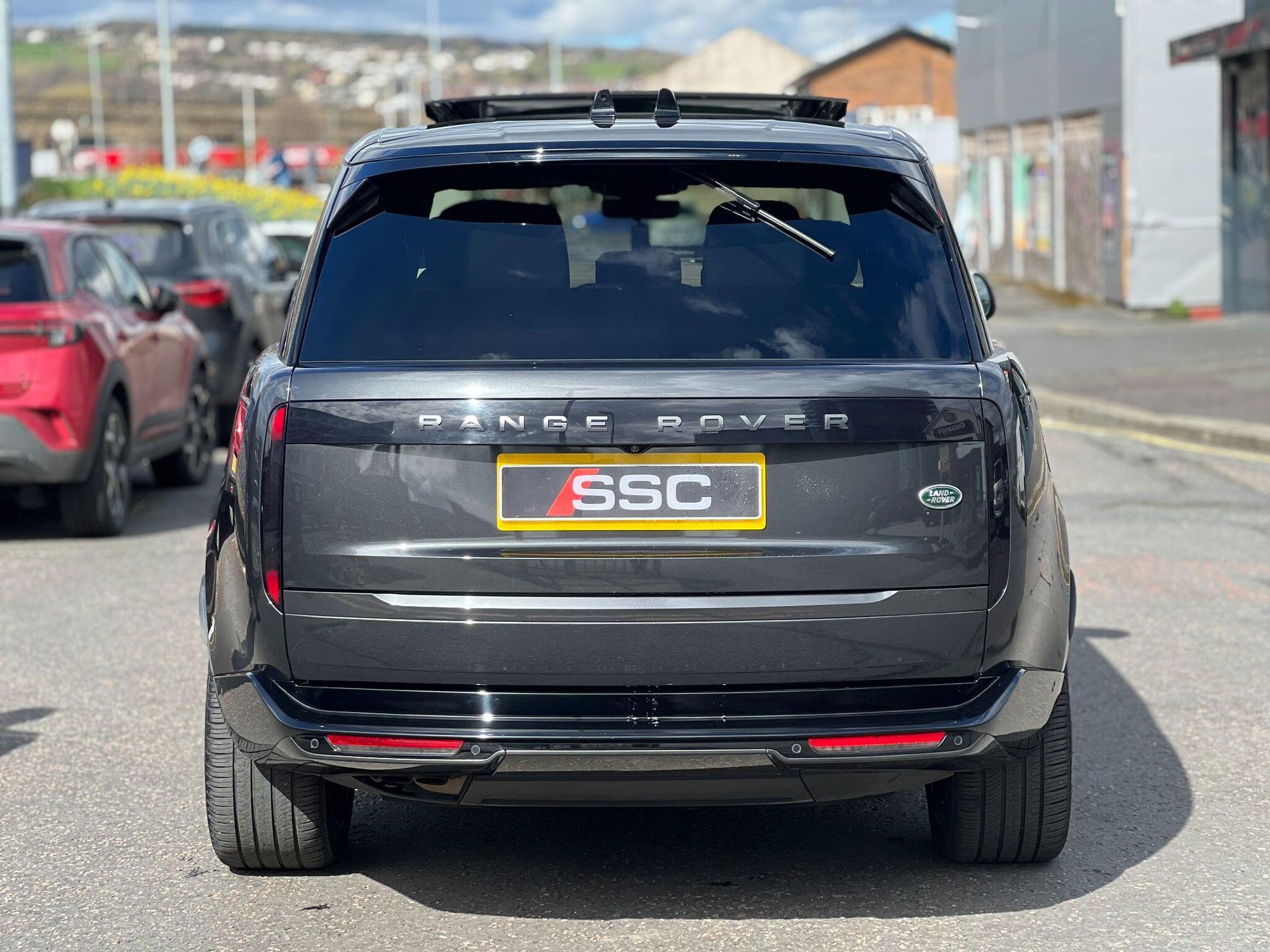 LAND ROVER RANGE ROVER DIESEL ESTATE 3.0 D350 Autobiography LWB 4dr Auto [7 Seat] for sale UK - Slide 10