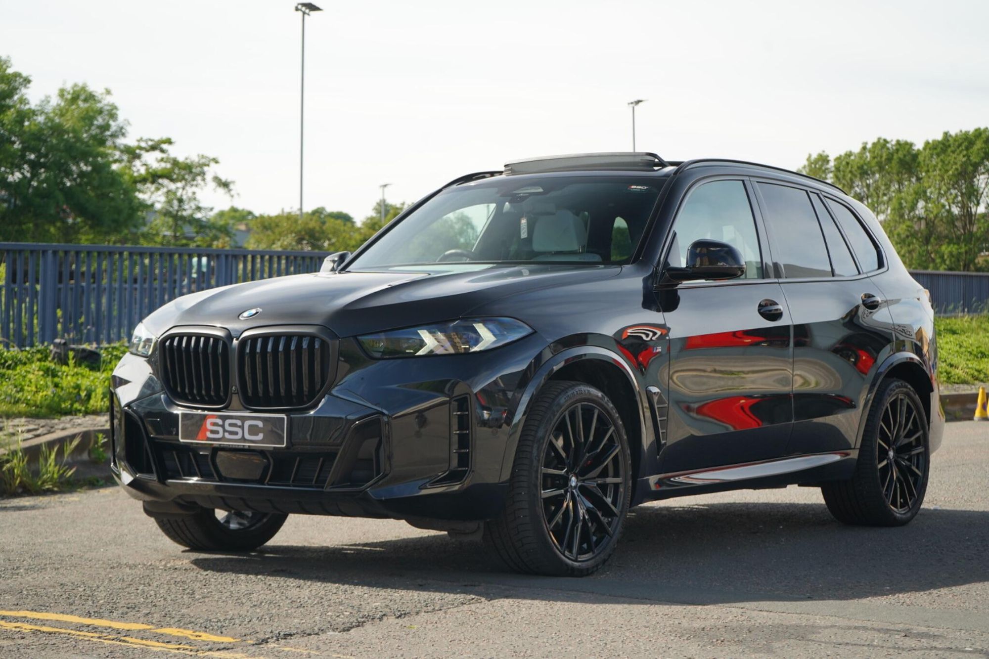 BMW X5 DIESEL ESTATE xDrive40d MHT M Sport 5dr Auto for sale UK - Slide 8