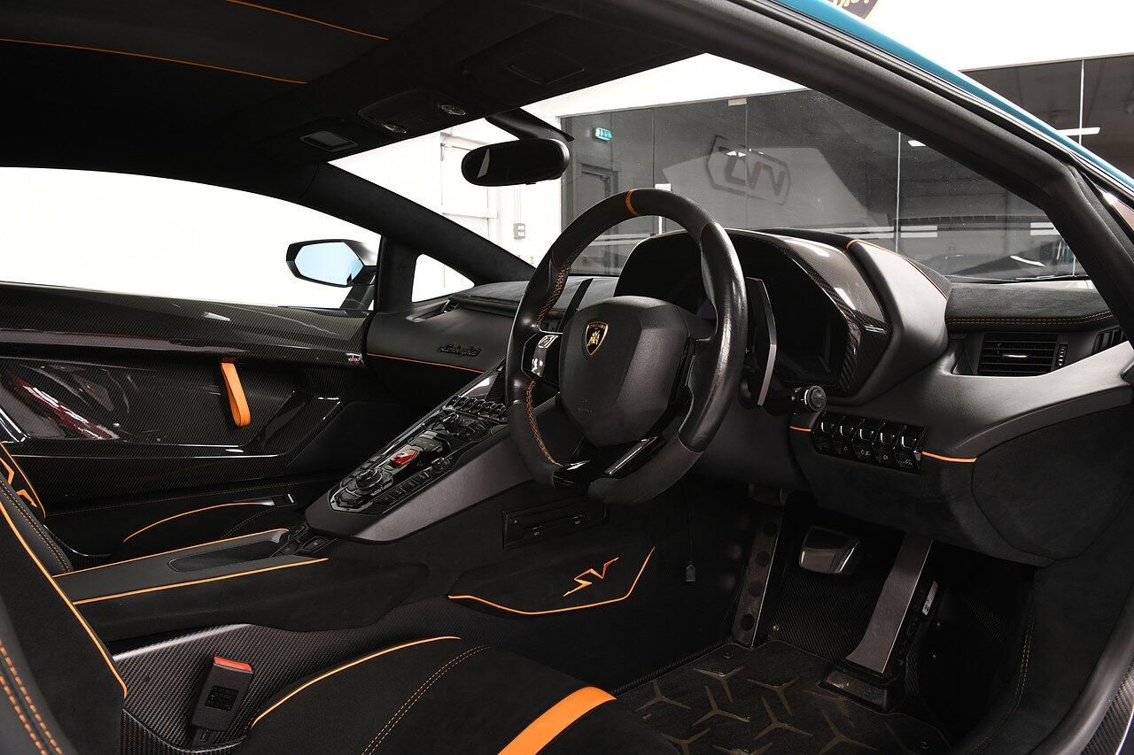 LAMBORGHINI AVENTADOR COUPE LP 750-4 Superveloce 2dr ISR for sale UK - Slide 4