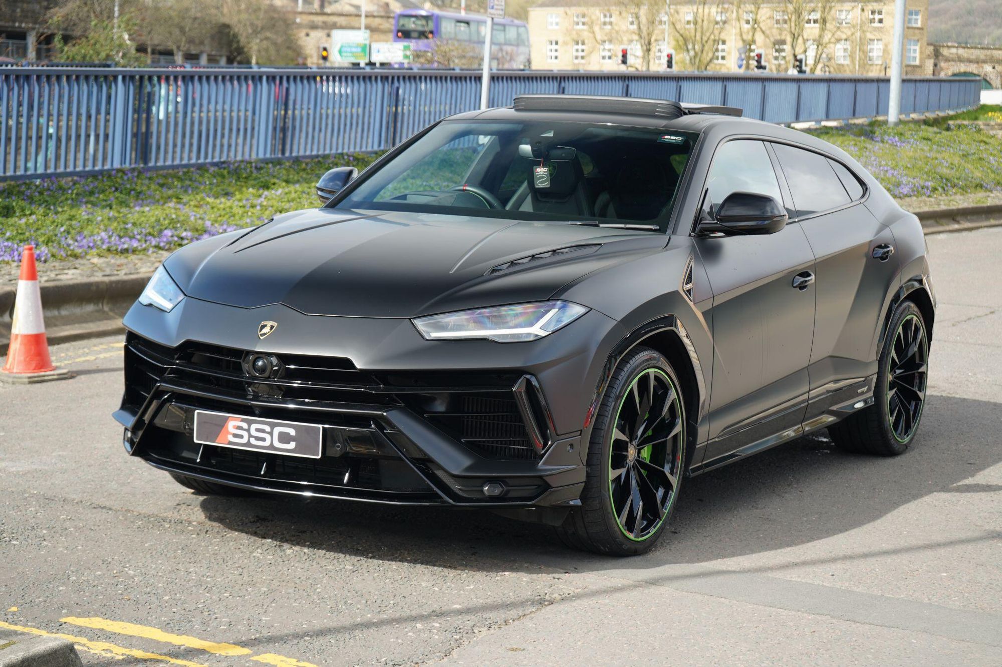 LAMBORGHINI URUS ESTATE 4.0T FSI V8 S 5dr Auto for sale UK - Slide 7
