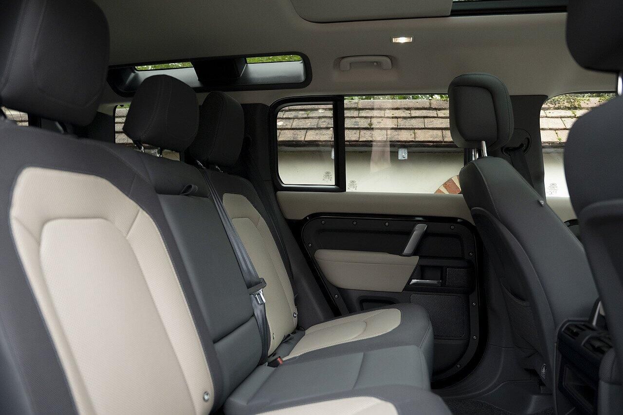 LAND ROVER DEFENDER DIESEL ESTATE 3.0 D300 X-Dynamic HSE 110 5dr Auto for sale UK - Slide 9