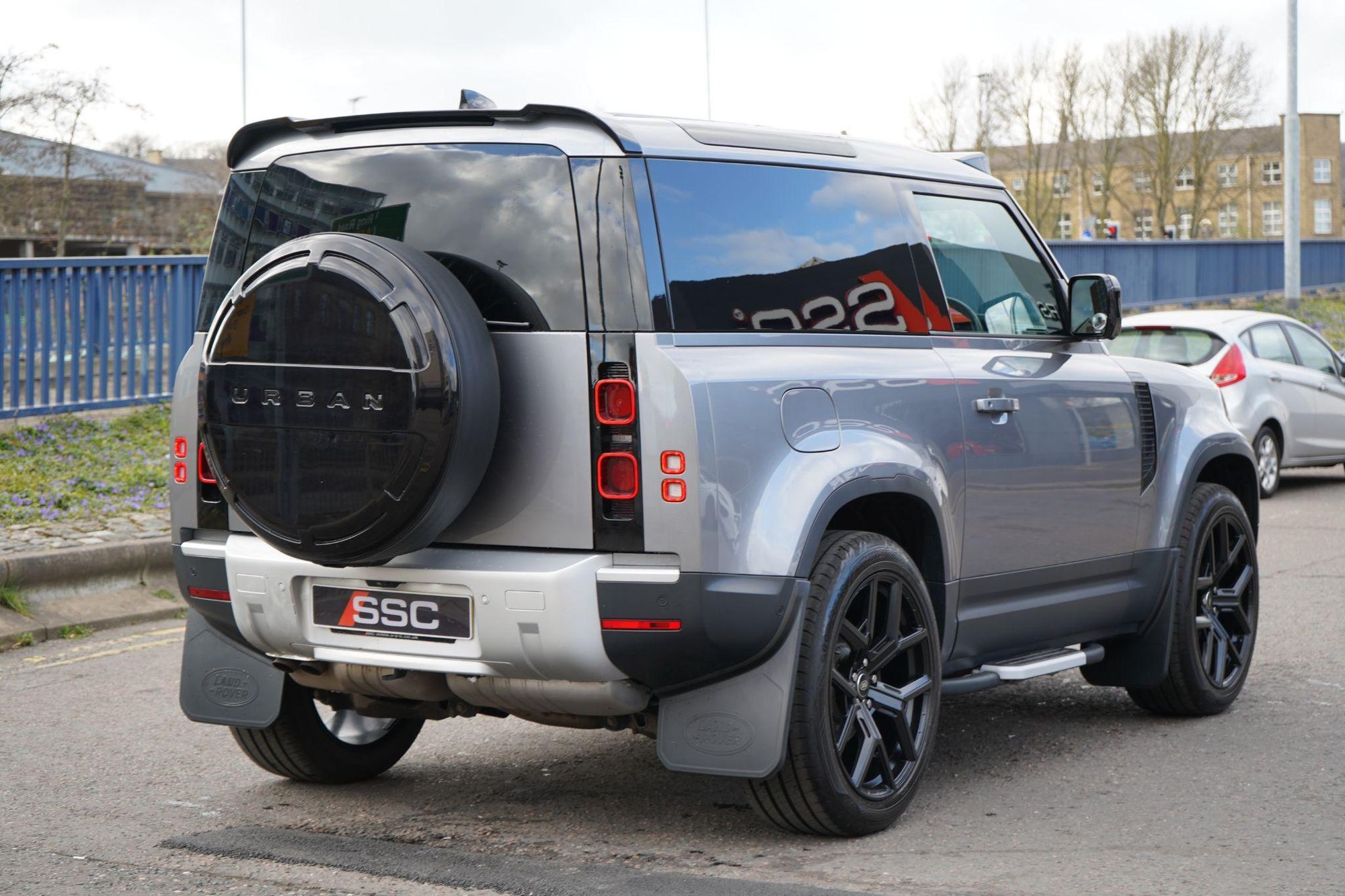 Land Rover Defender 90 Hard Top 3.0 D250 Mhev S 2Seat Diesel 3 Door Auto for sale UK - Slide 10