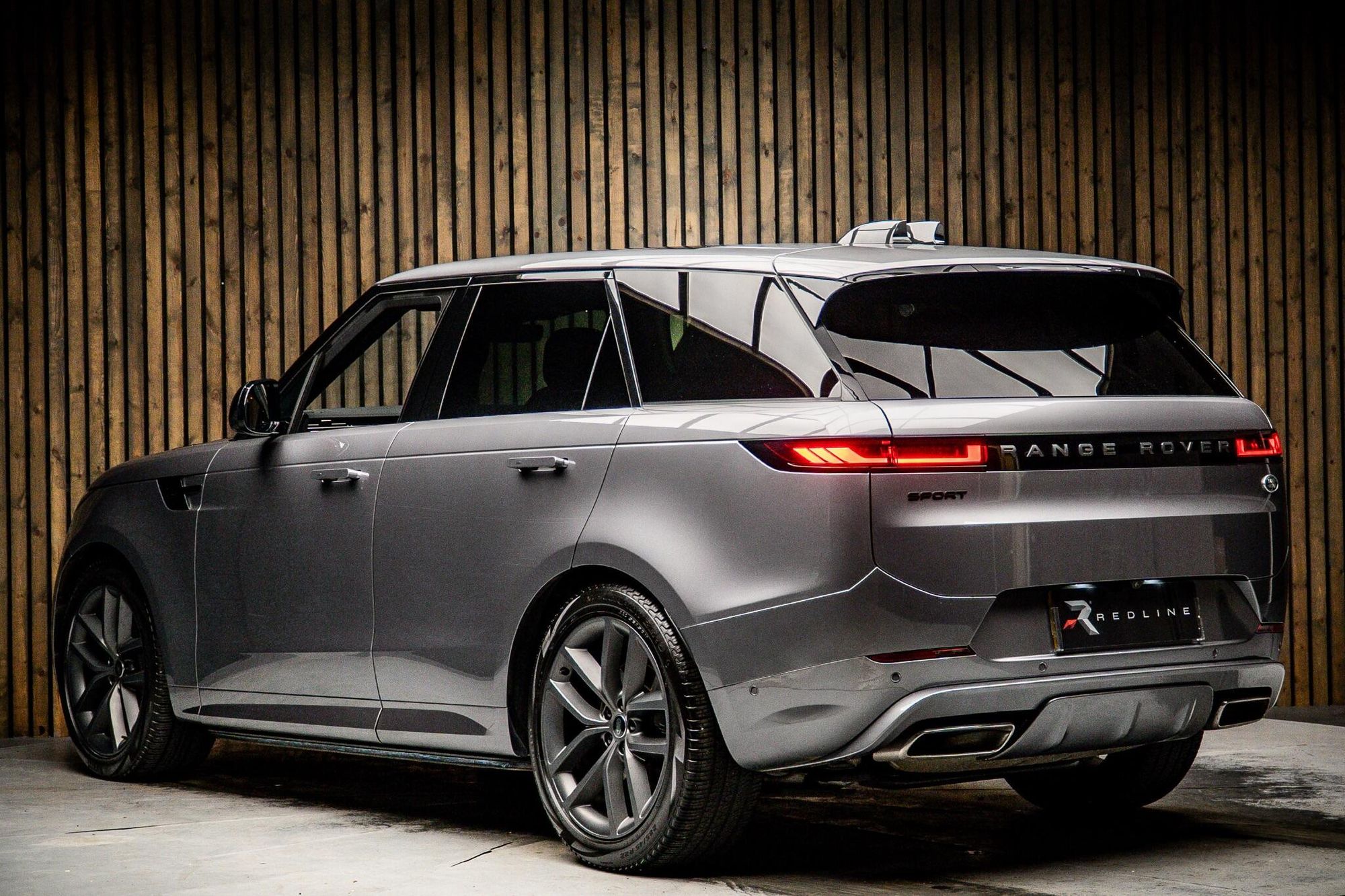 LAND ROVER RANGE ROVER SPORT ESTATE 3.0 P400 Dynamic SE 5dr Auto for sale UK - Slide 3