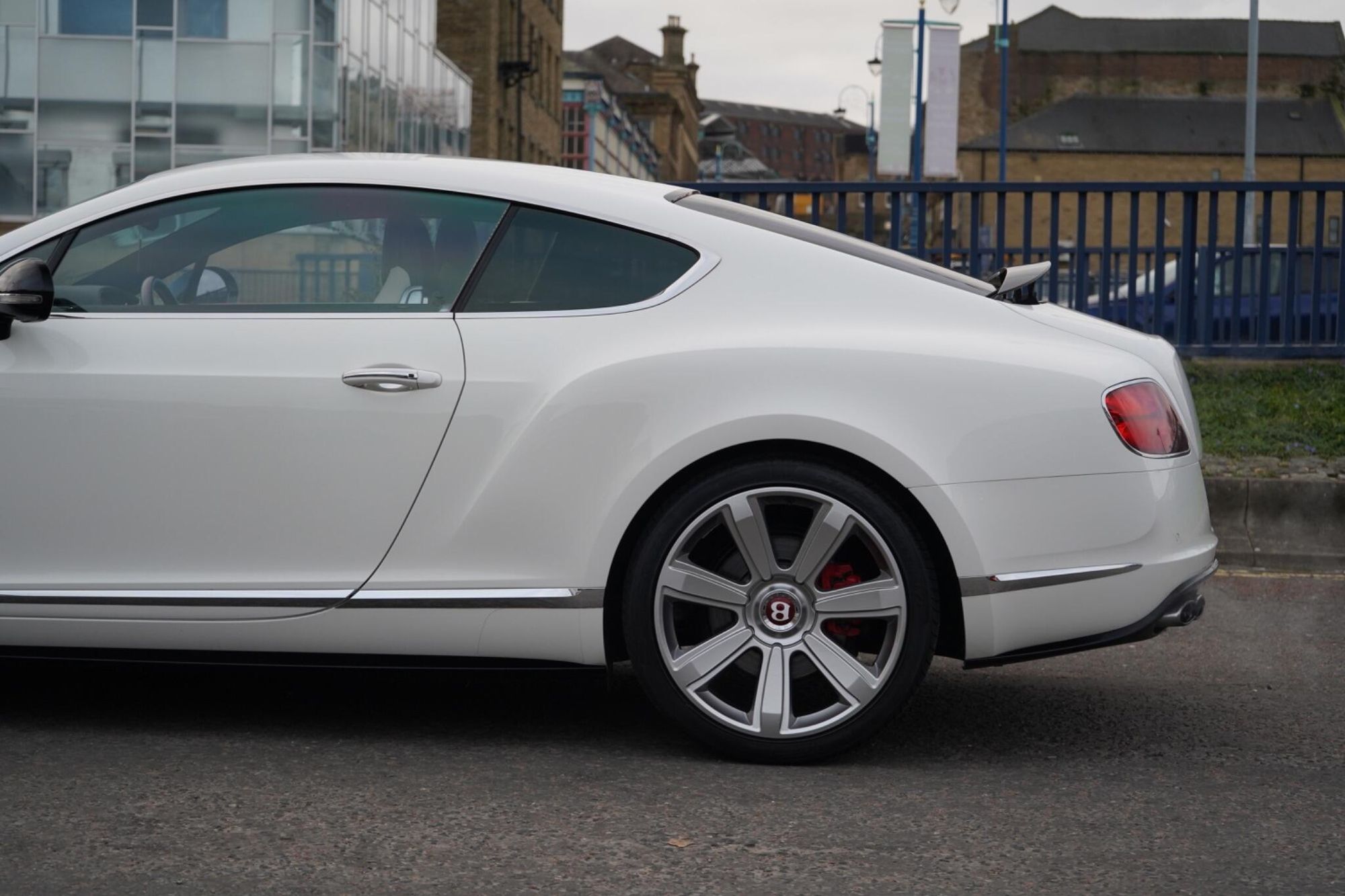 BENTLEY CONTINENTAL GT COUPE 4.0 V8 2dr Auto for sale UK - Slide 9