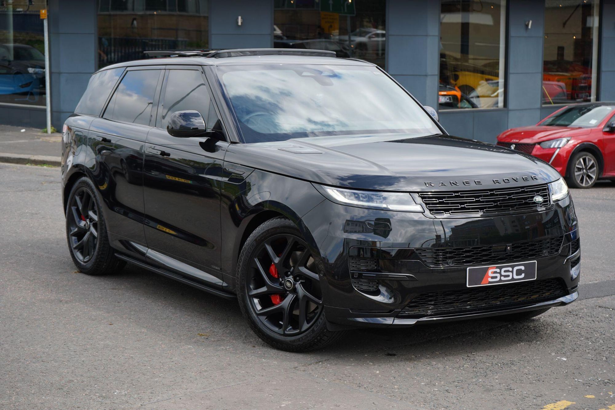 LAND ROVER RANGE ROVER SPORT DIESEL ESTATE 3.0 D350 Autobiography 5dr Auto for sale UK - Slide 4