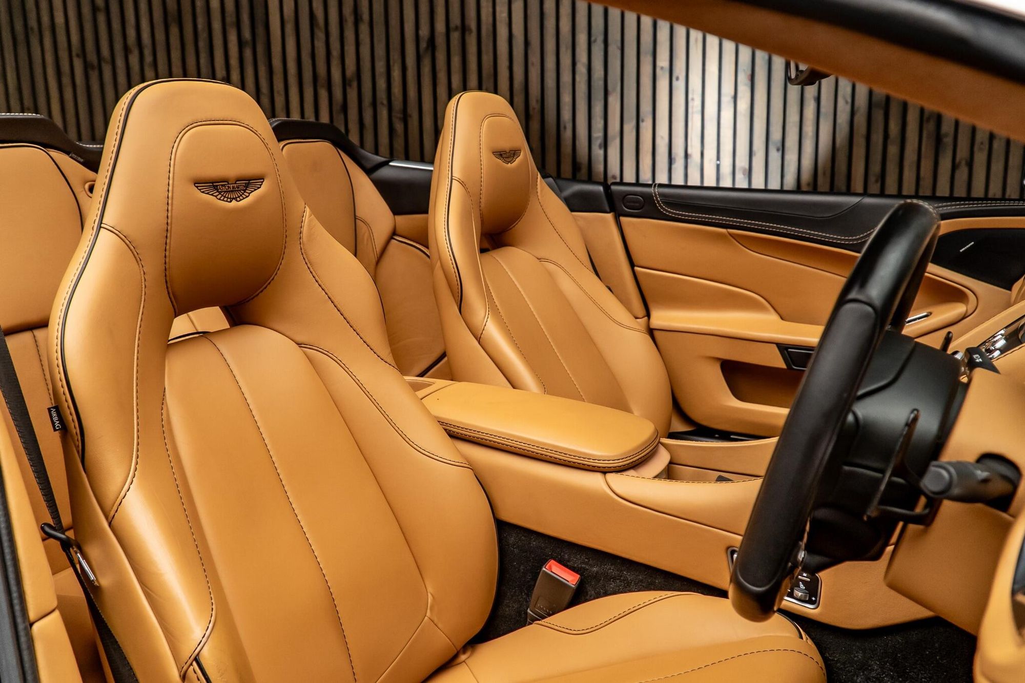 ASTON MARTIN VANQUISH CONVERTIBLE V12 [568] 2dr Volante Touchtronic Auto for sale UK - Slide 2