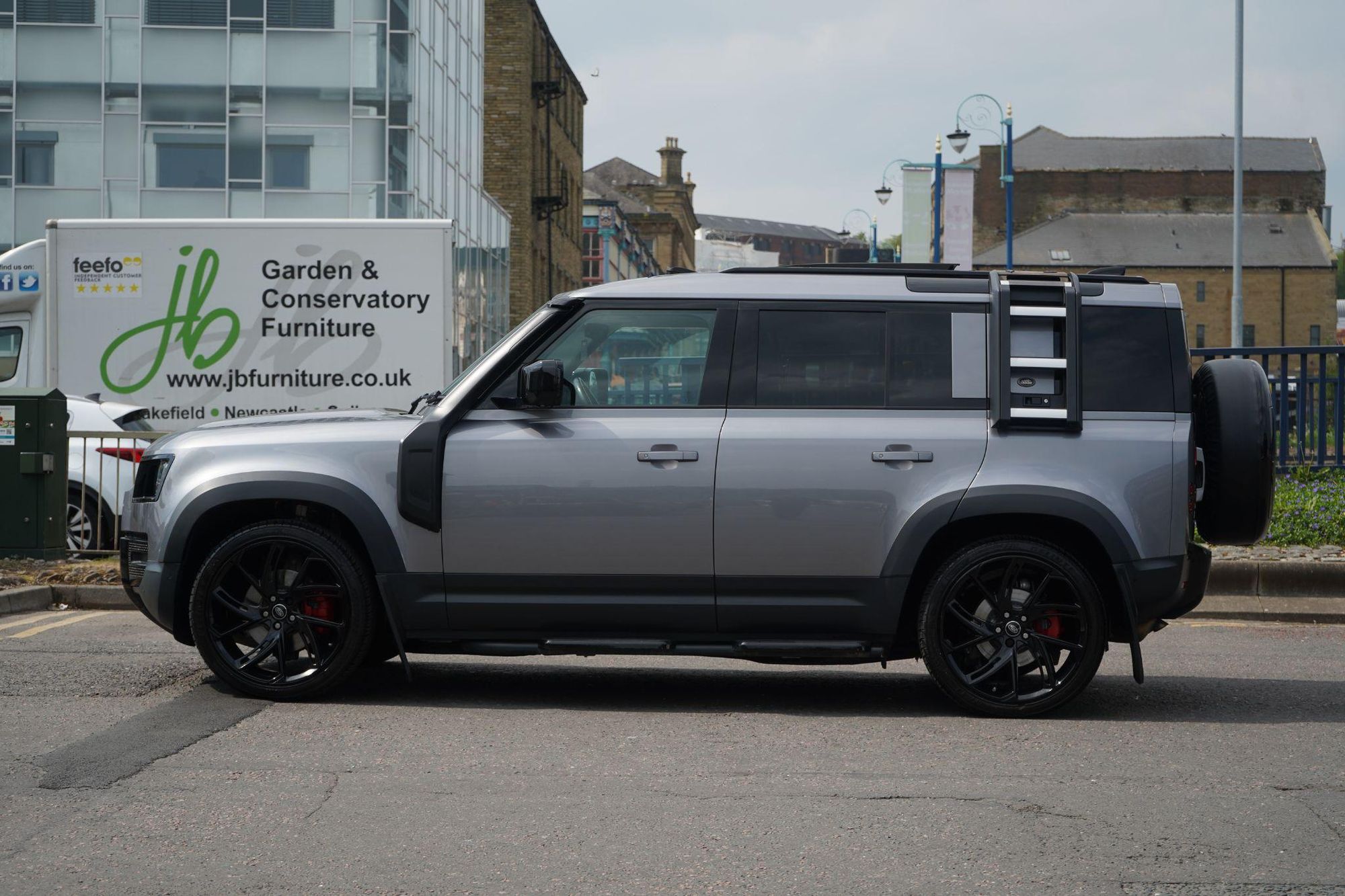 LAND ROVER DEFENDER DIESEL ESTATE 2.0 D240 SE 110 5dr Auto for sale UK - Slide 9