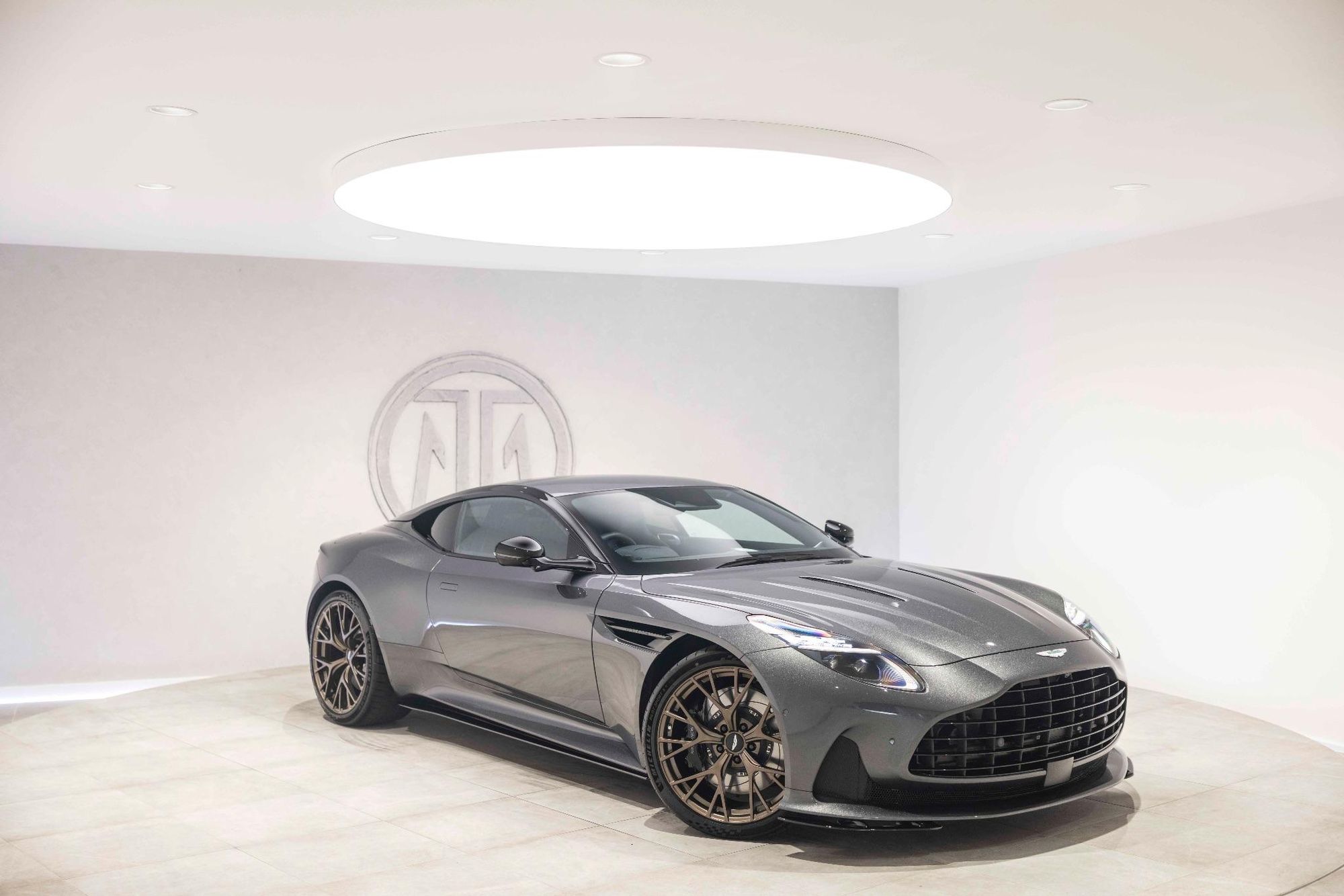 ASTON MARTIN DB12 COUPE V8 2dr Auto